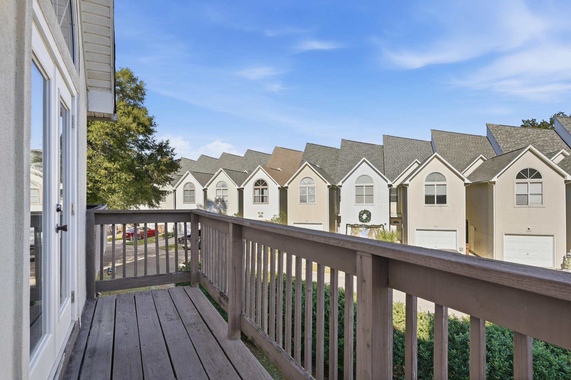 HIDDEN BAY VILLAGE - Residential