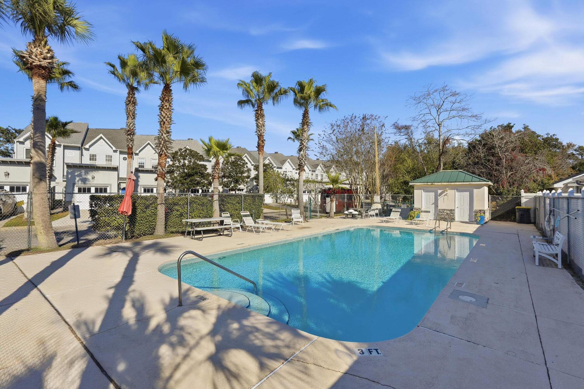 HIDDEN BAY VILLAGE - Residential