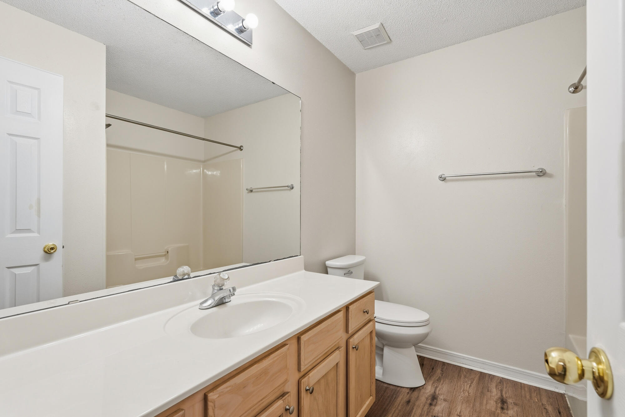 HIDDEN BAY VILLAGE - Residential