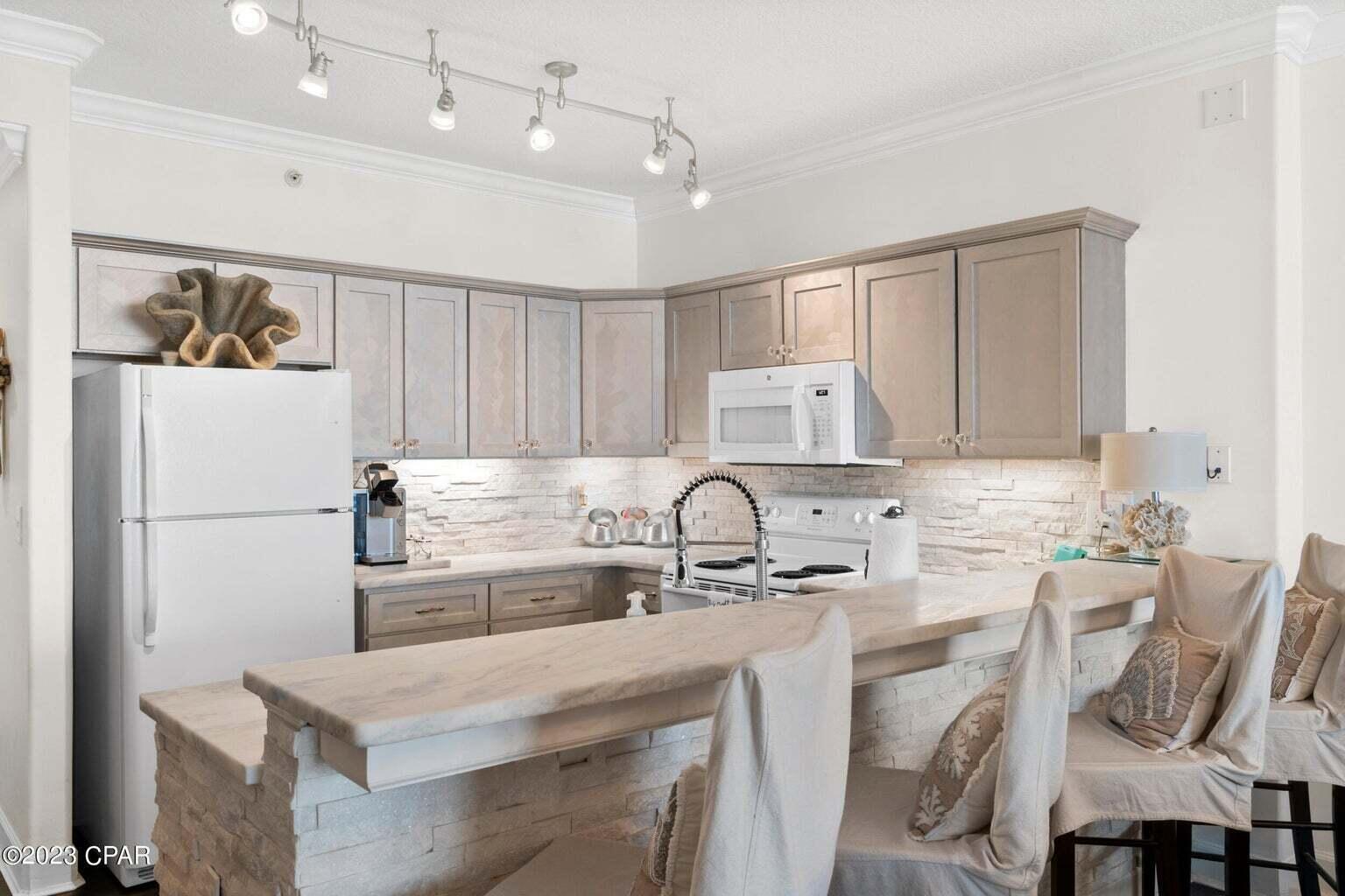 EMERALD ISLE - Residential