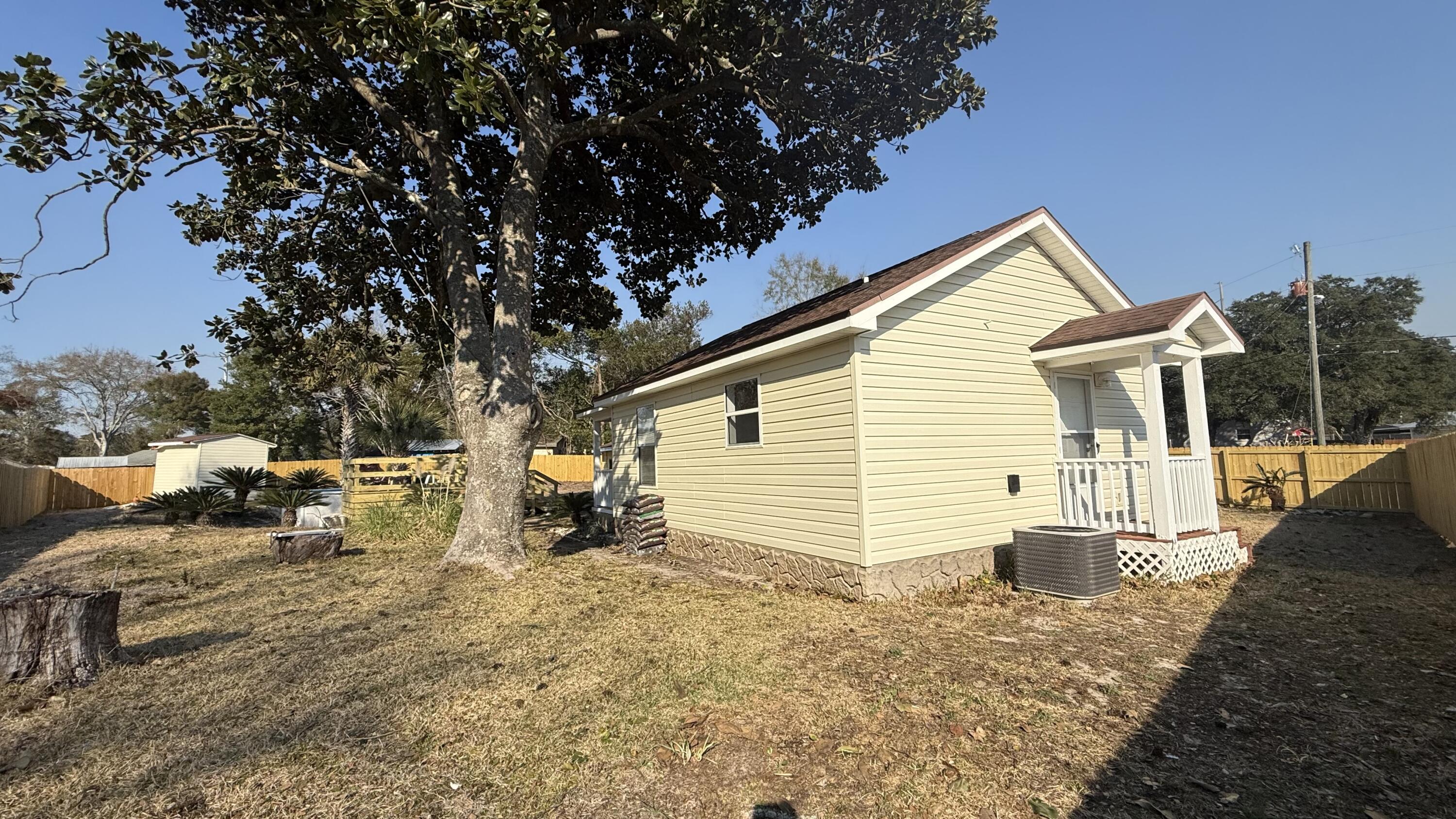 MUNICIPAL 2ND ADD LOT 20 BLK F - Residential