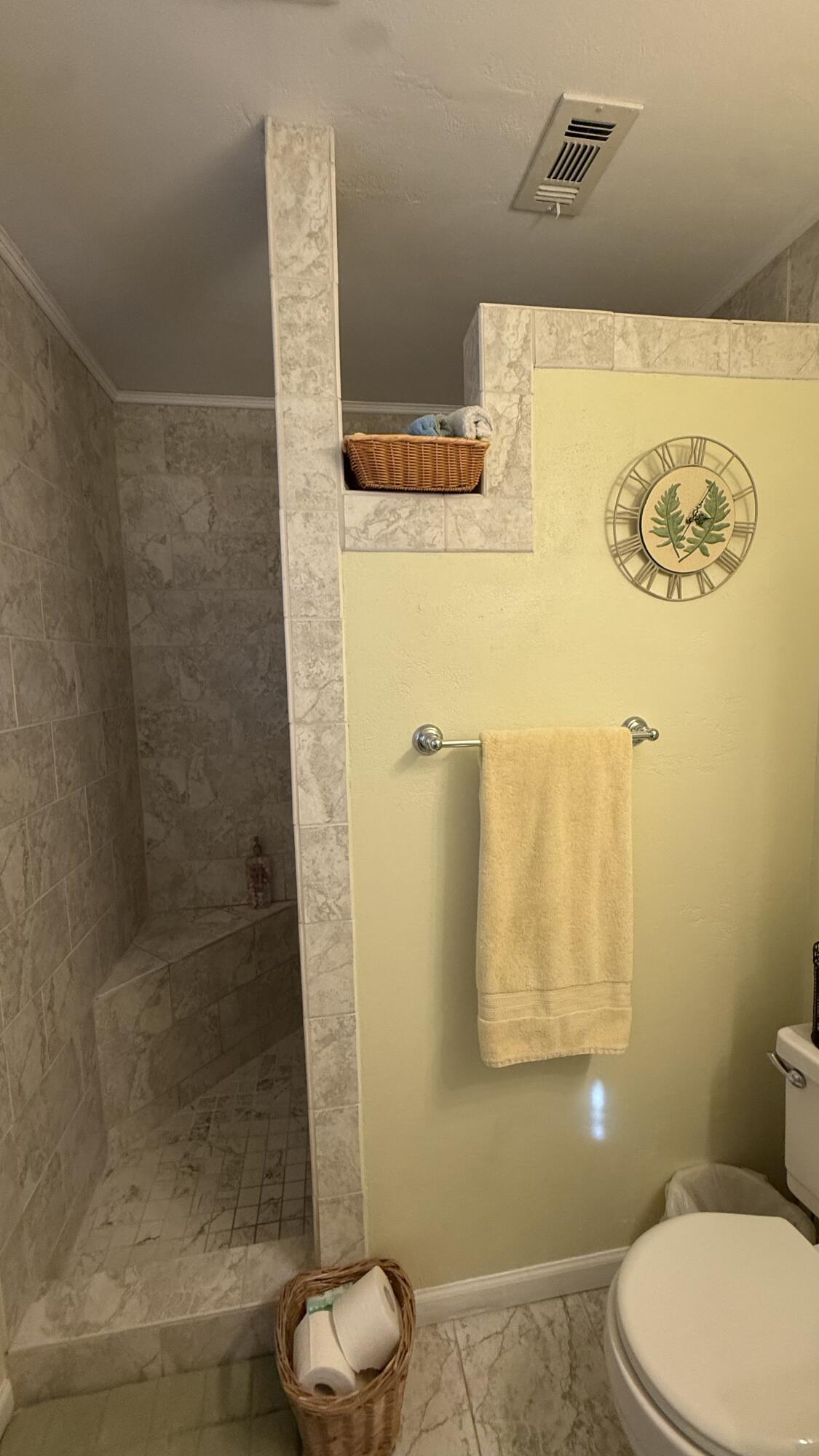 MUNICIPAL 2ND ADD LOT 20 BLK F - Residential