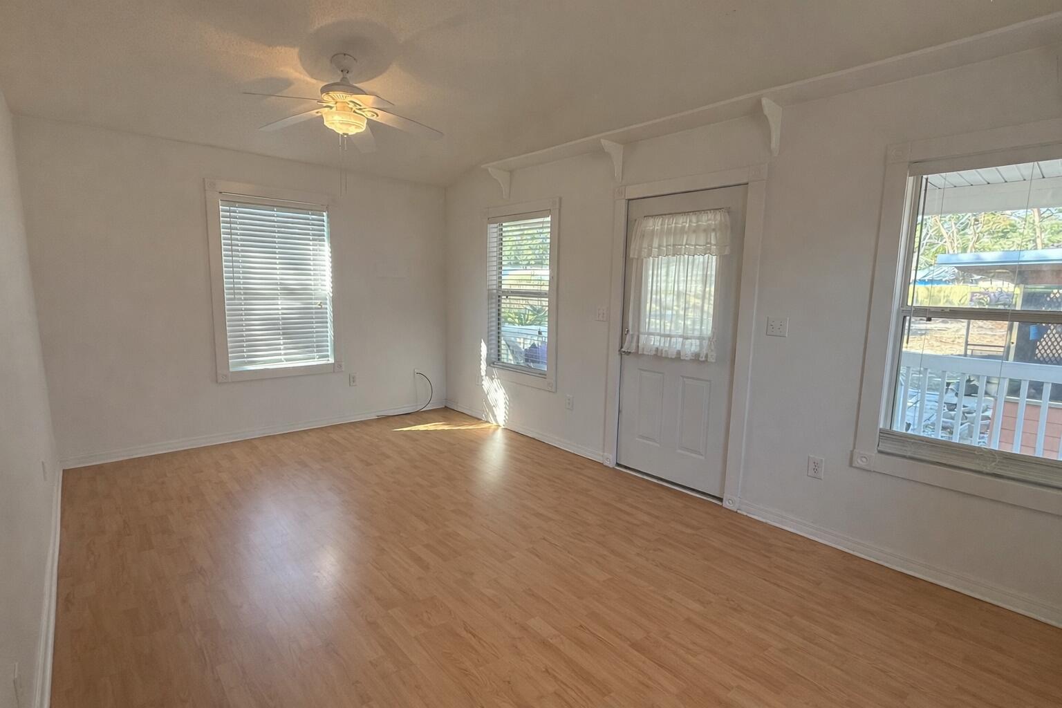 MUNICIPAL 2ND ADD LOT 20 BLK F - Residential