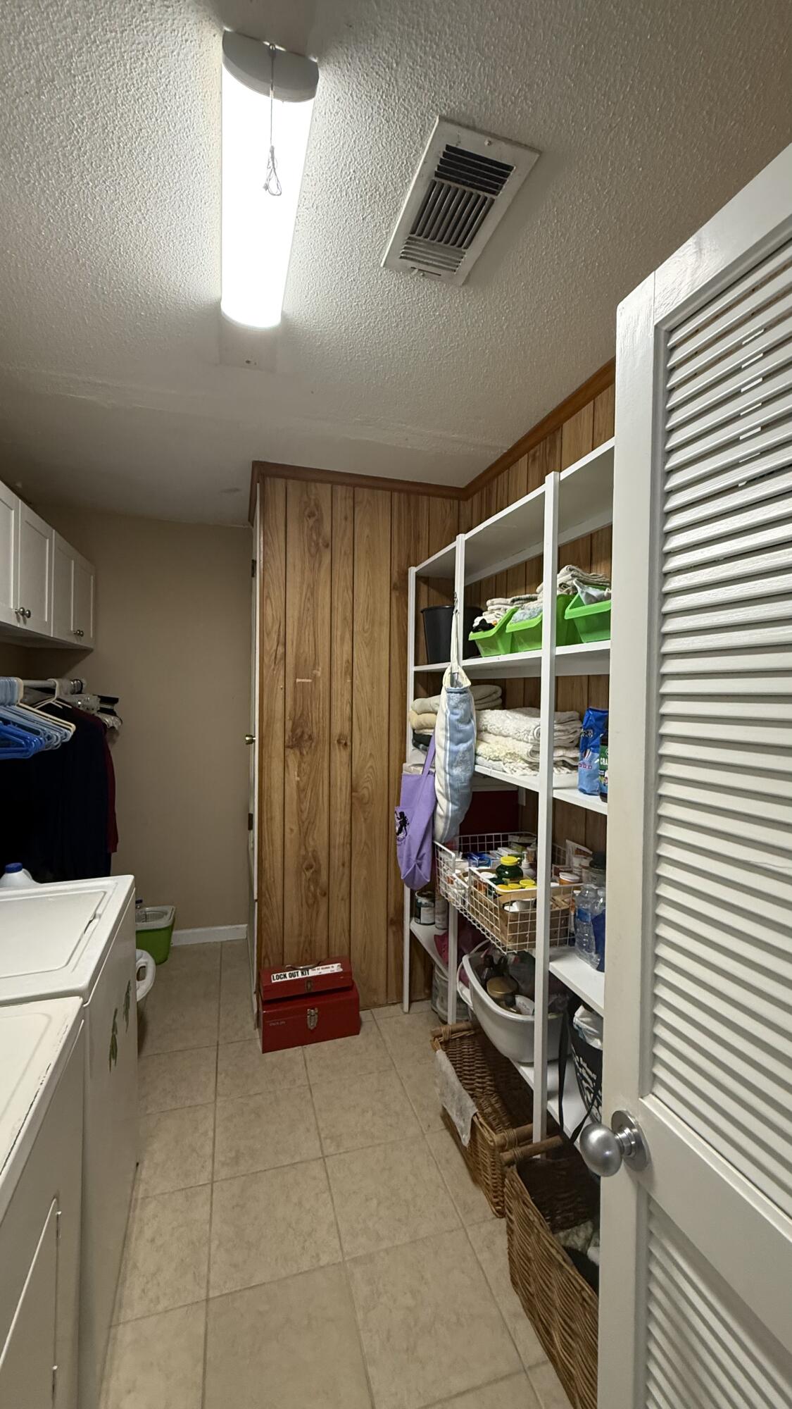 MUNICIPAL 2ND ADD LOT 20 BLK F - Residential