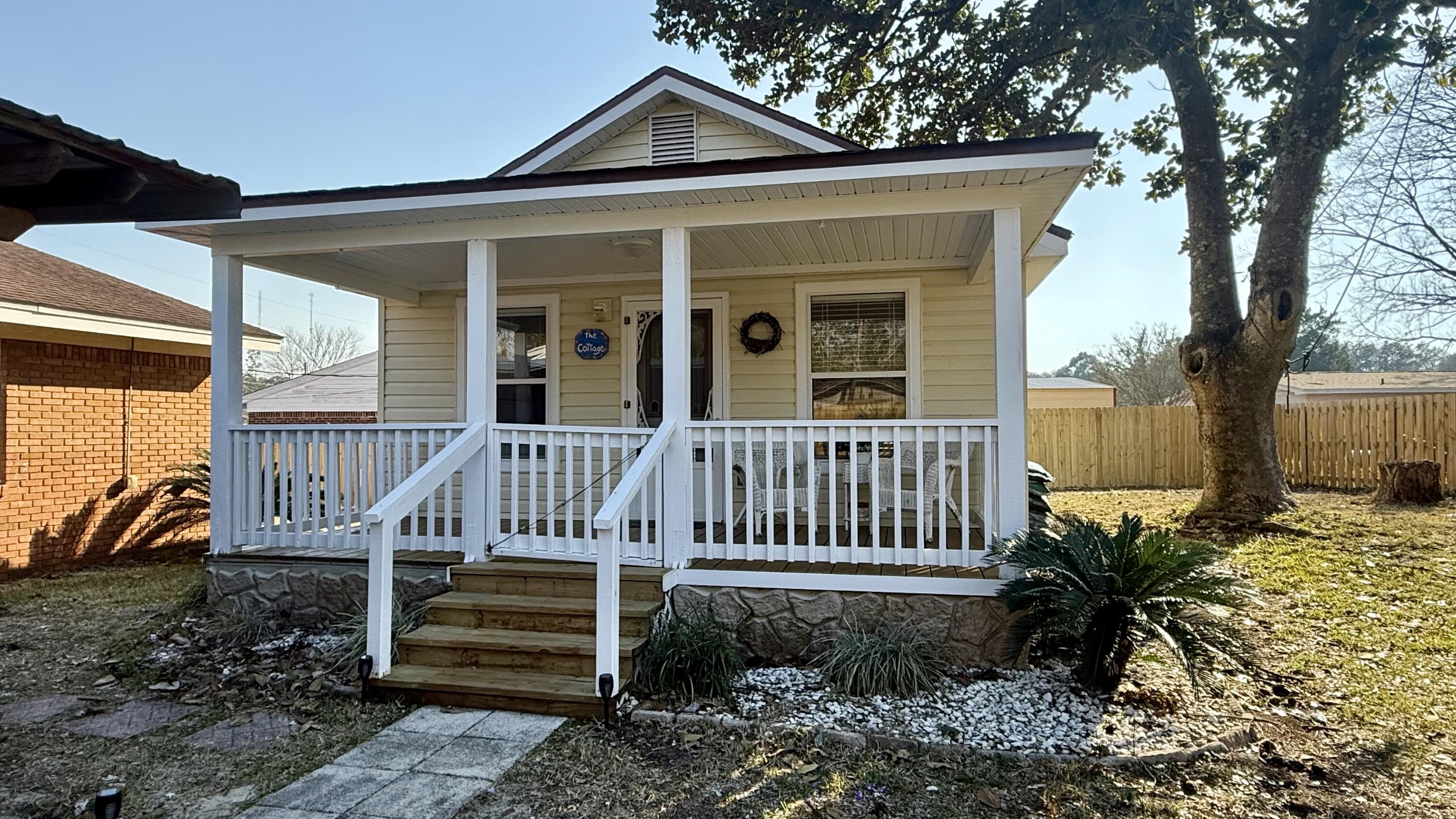 MUNICIPAL 2ND ADD LOT 20 BLK F - Residential