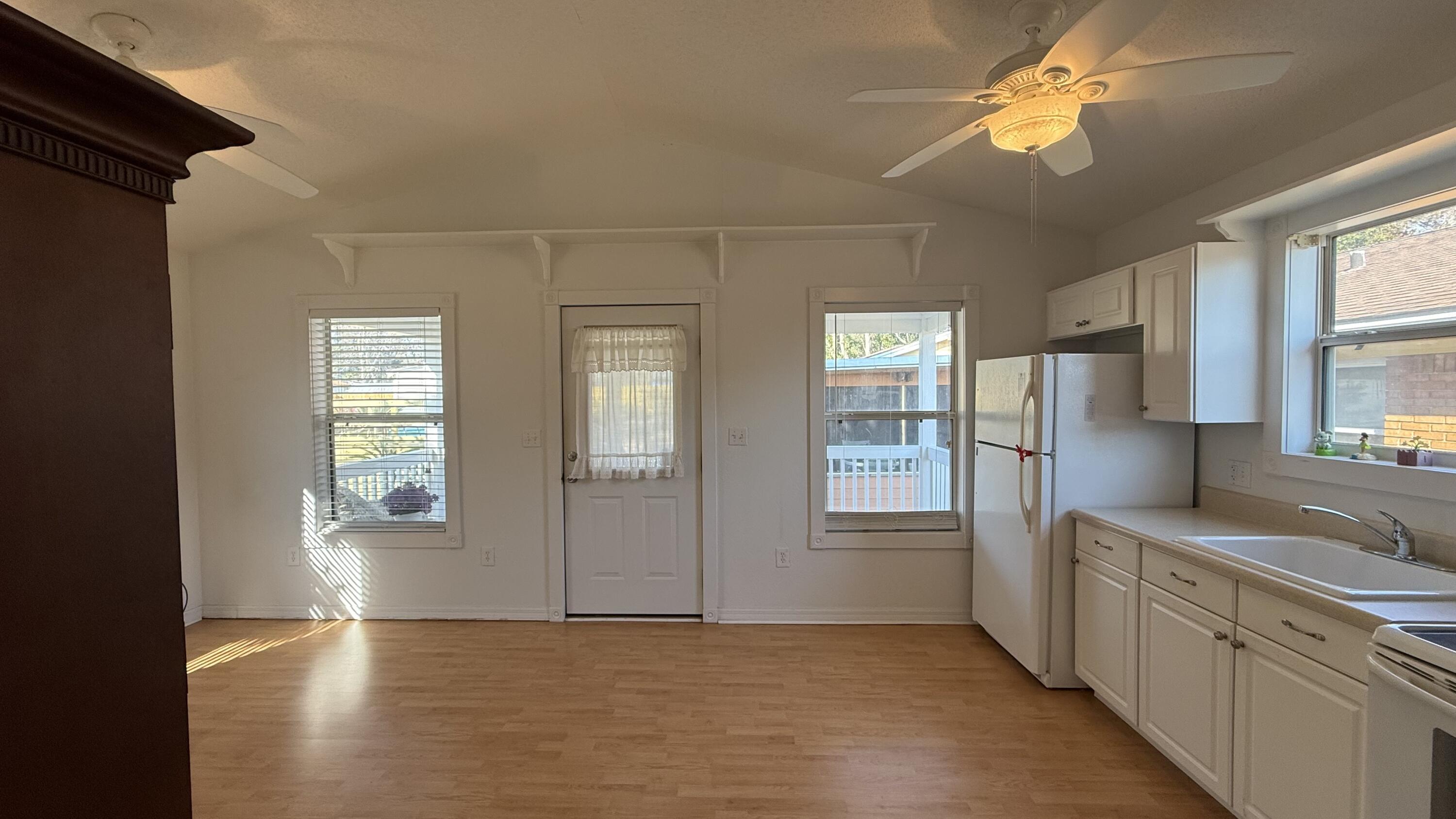 MUNICIPAL 2ND ADD LOT 20 BLK F - Residential