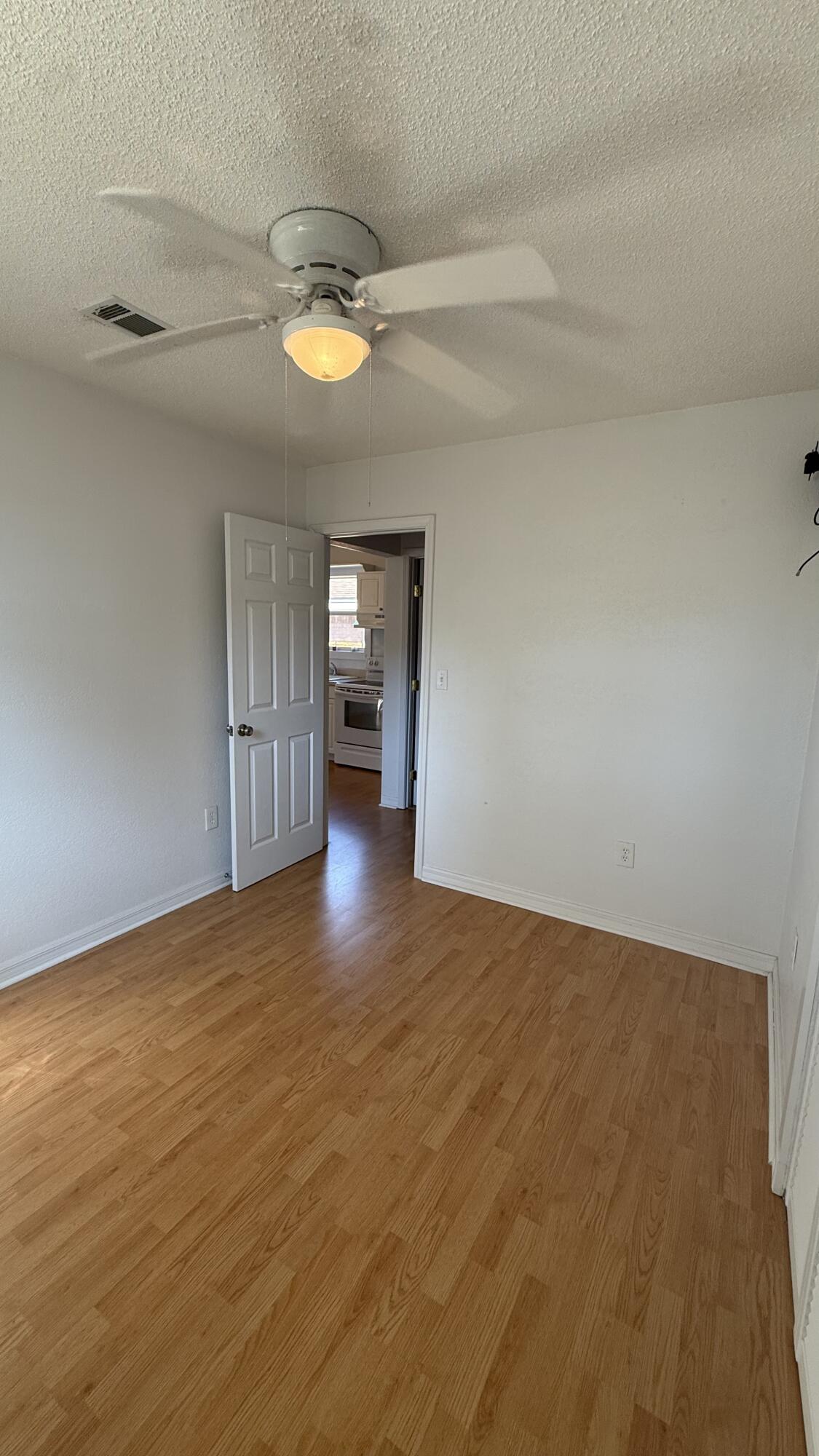 MUNICIPAL 2ND ADD LOT 20 BLK F - Residential