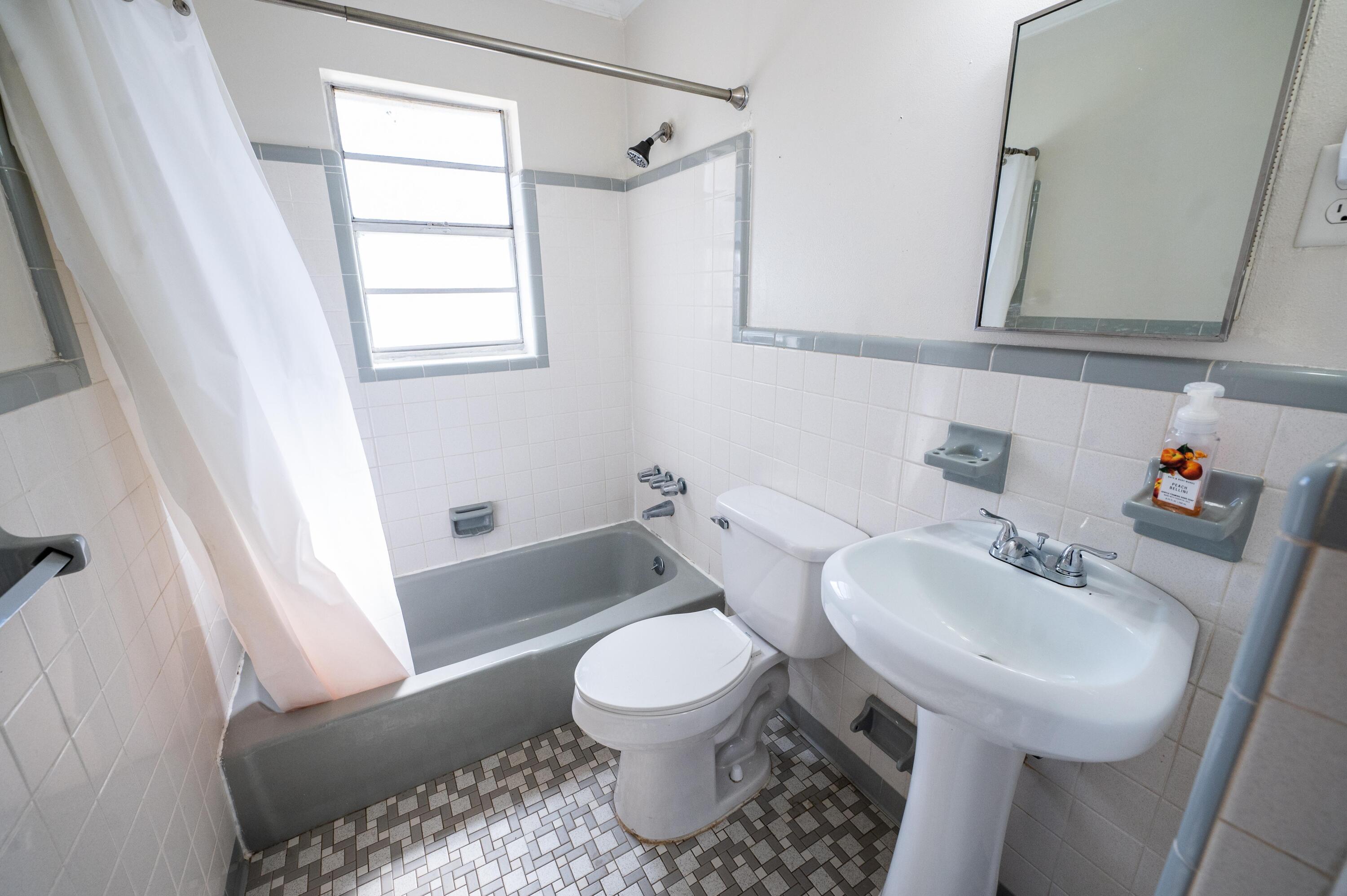 PINECREST HILLS - Residential