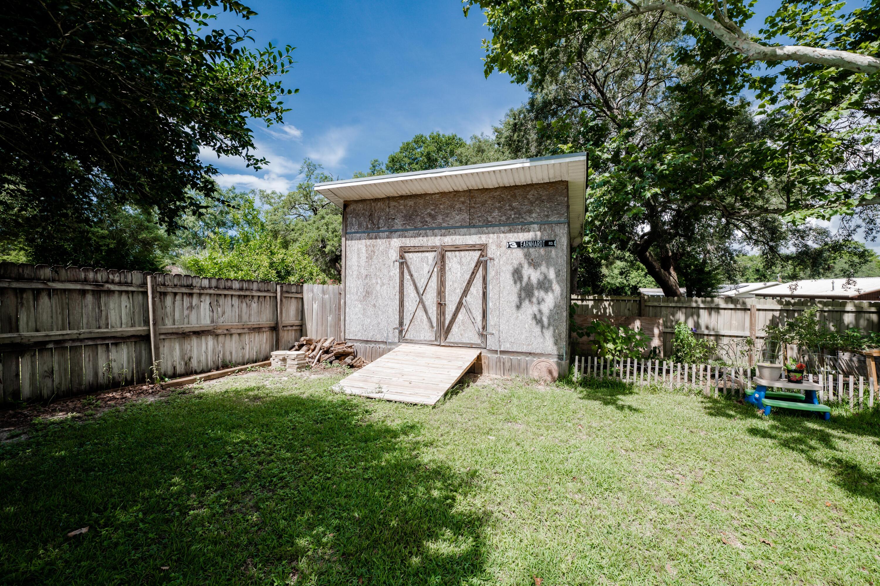 PINECREST HILLS - Residential