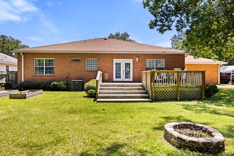 A home in Niceville