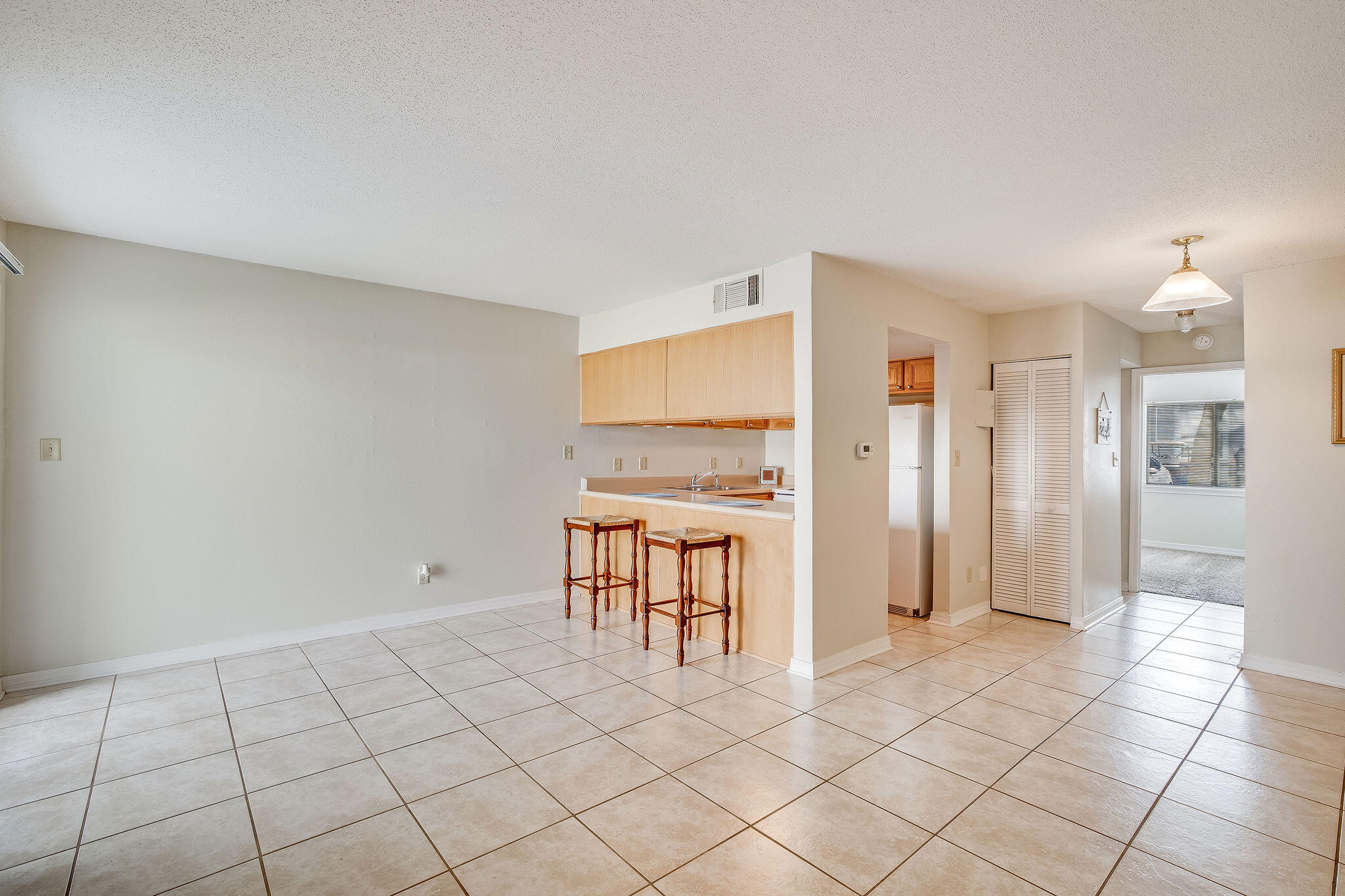 FINISTERRA CONDO - Residential