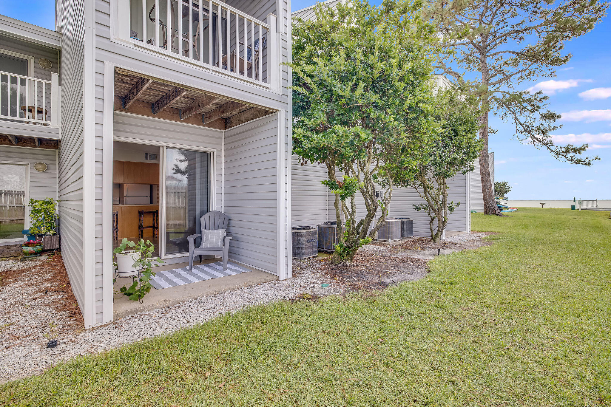 FINISTERRA CONDO - Residential