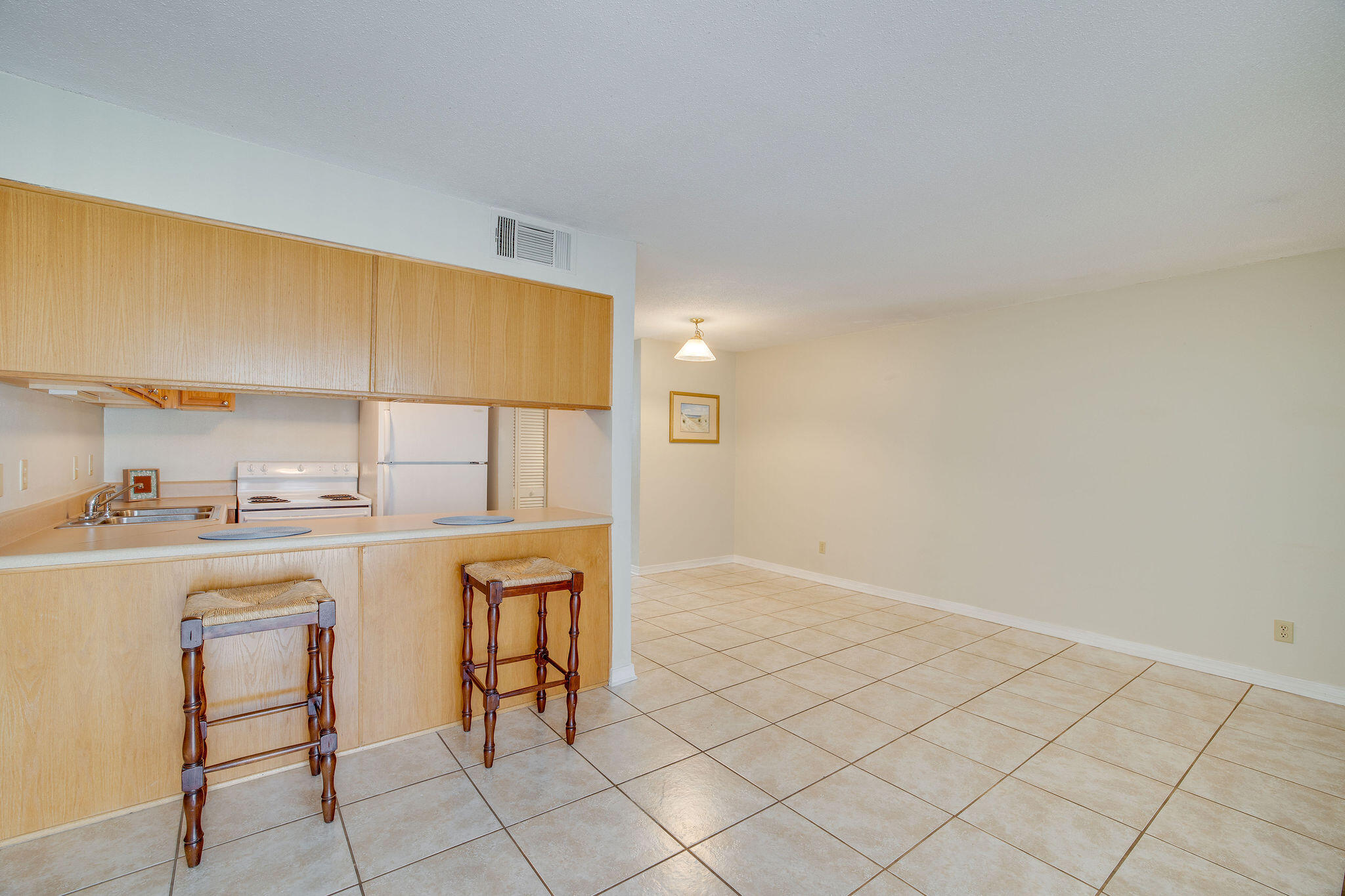 FINISTERRA CONDO - Residential