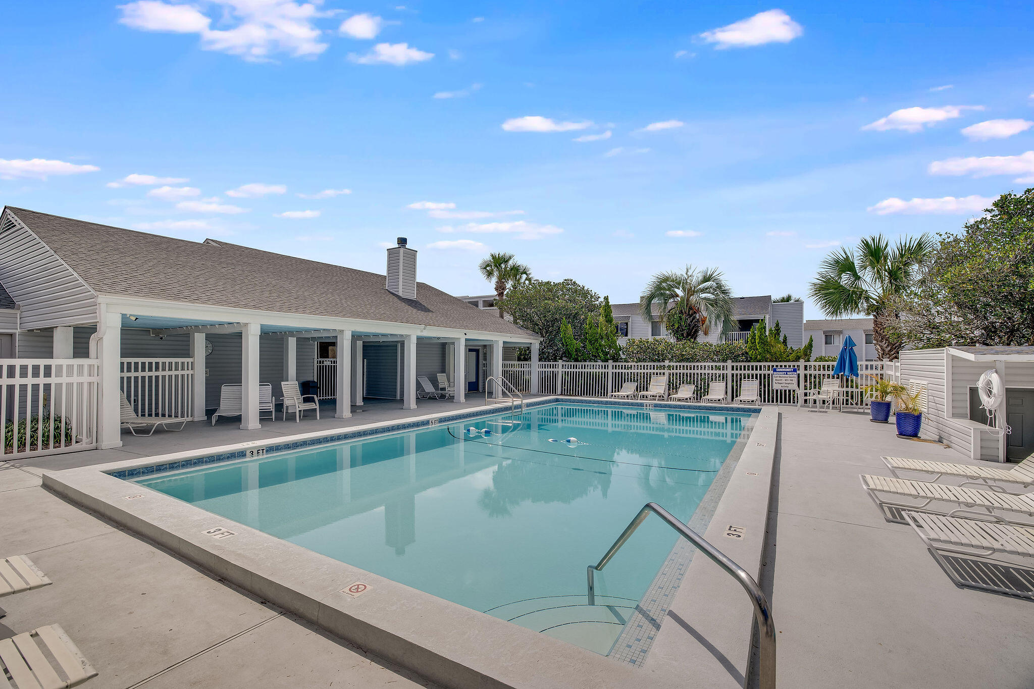 FINISTERRA CONDO - Residential