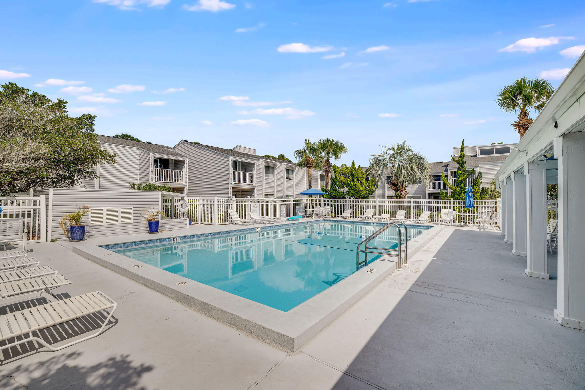 FINISTERRA CONDO - Residential