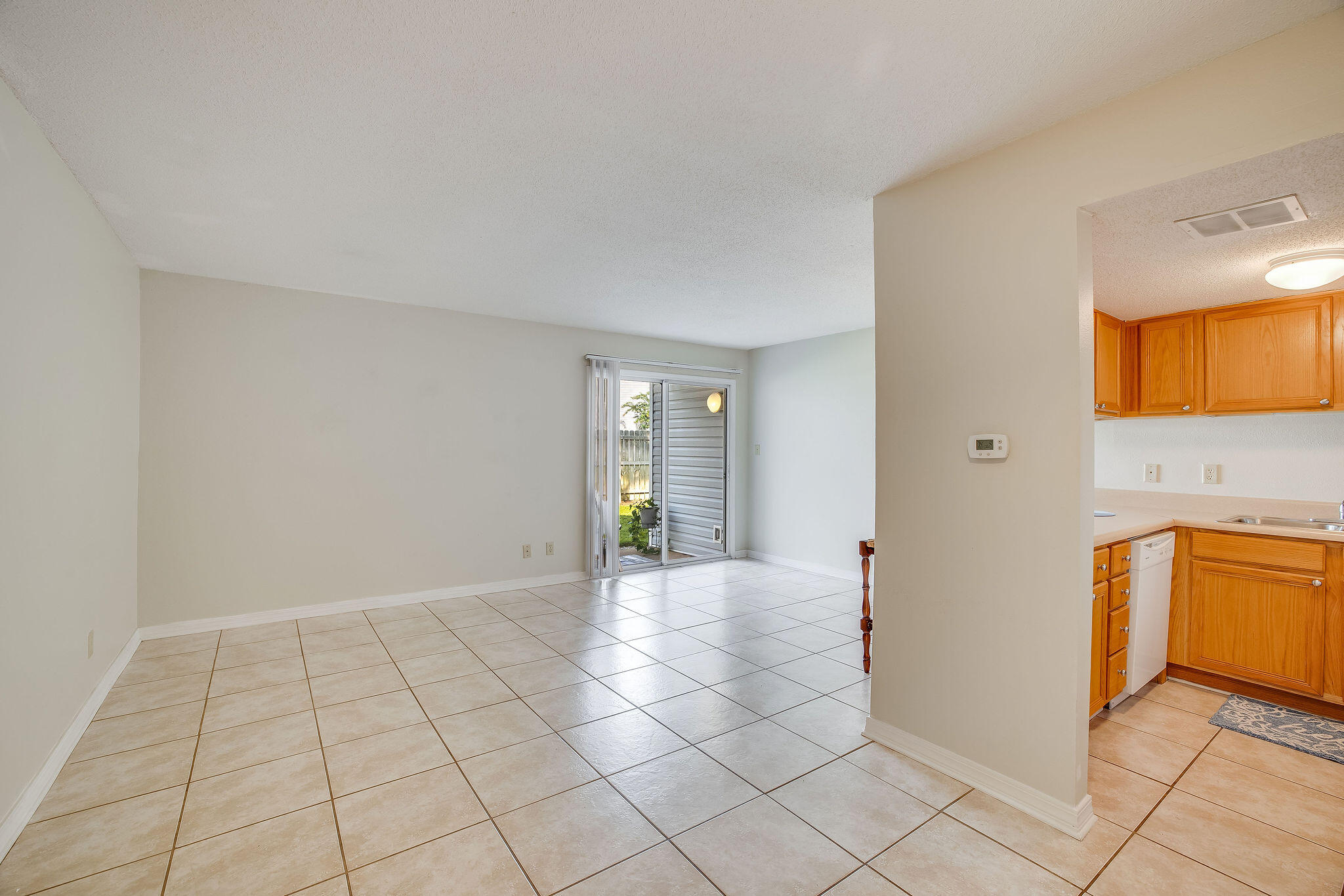 FINISTERRA CONDO - Residential