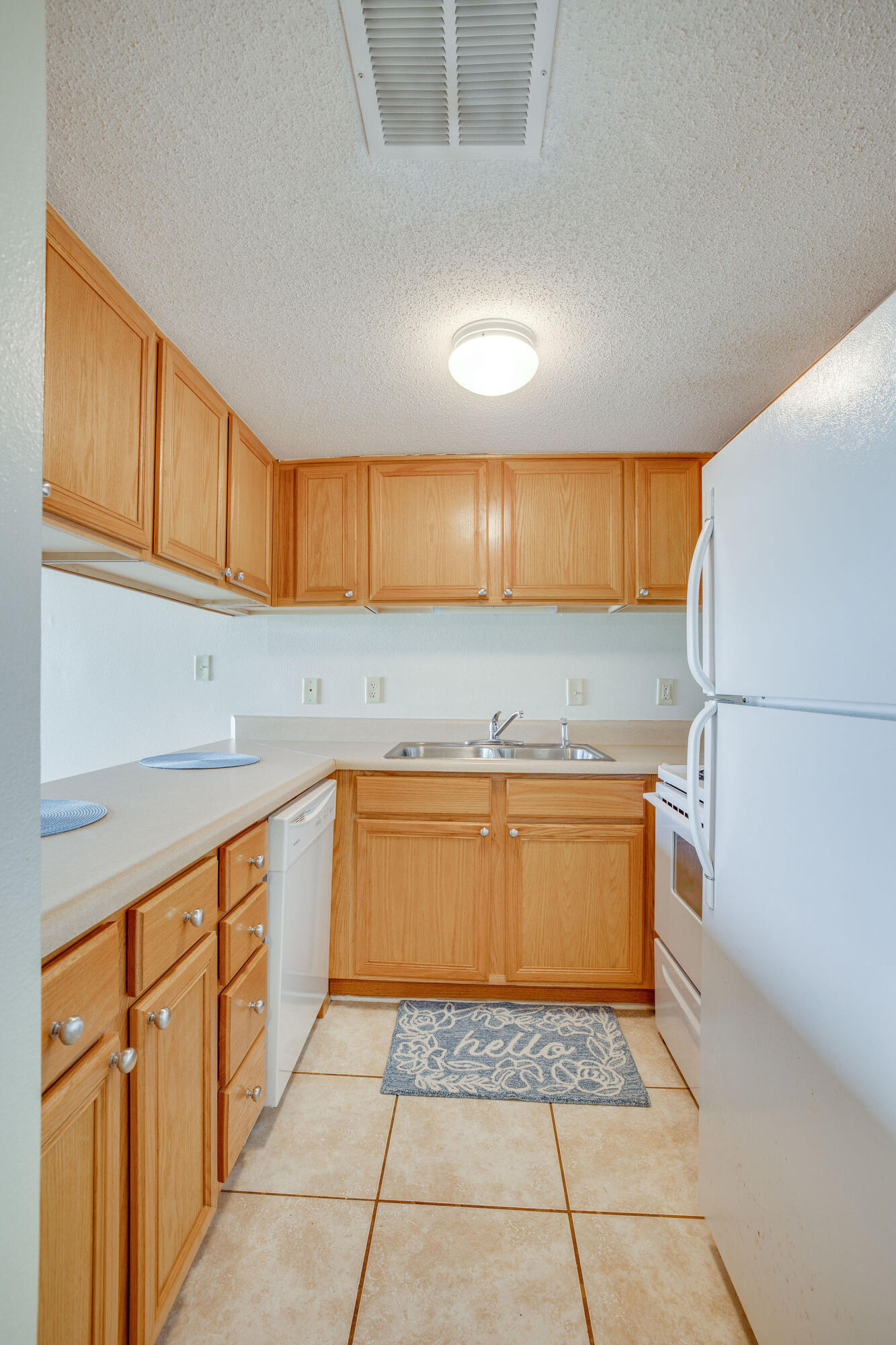 FINISTERRA CONDO - Residential