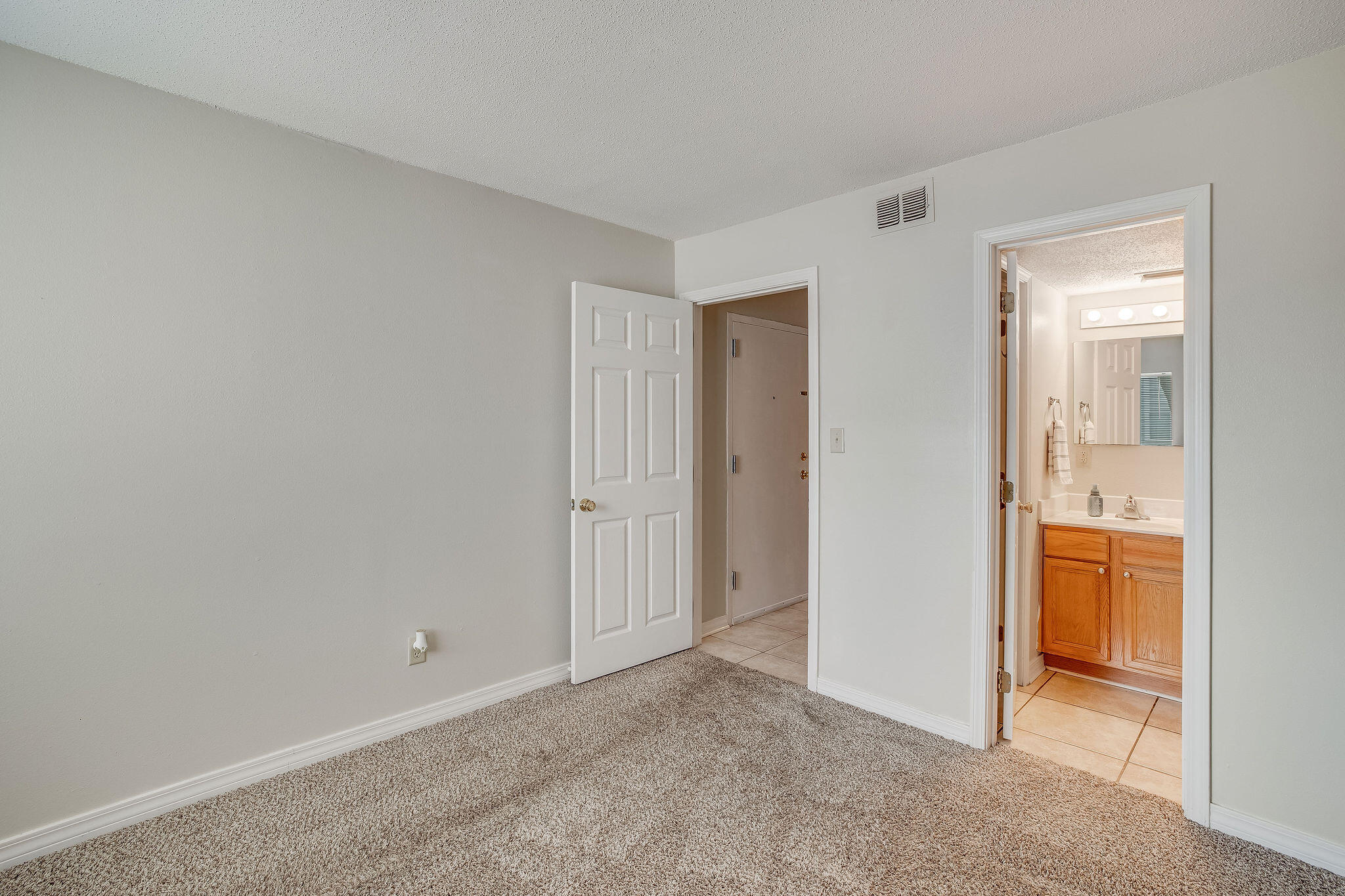 FINISTERRA CONDO - Residential