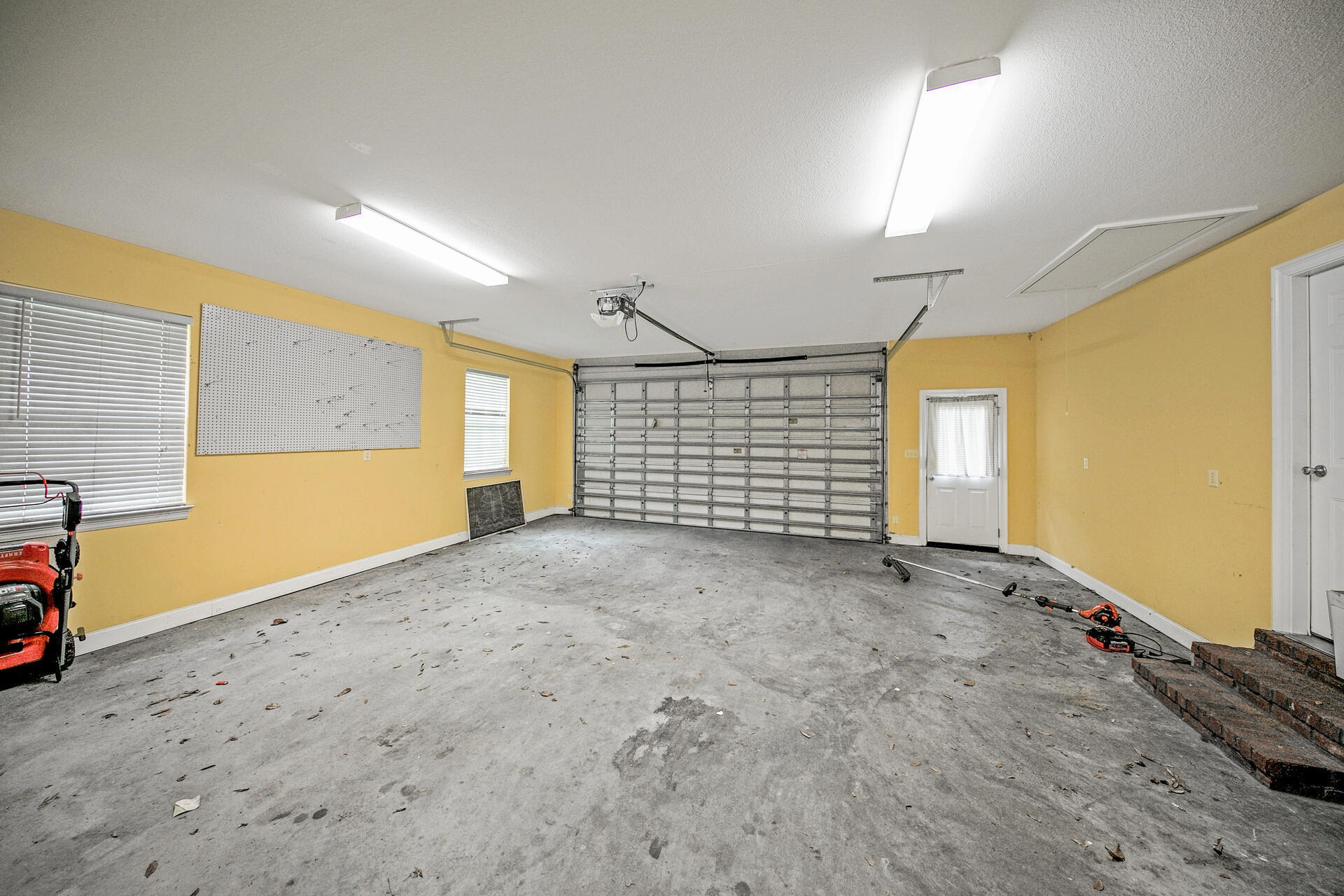 ROBLEDAL ESTATES UNIT 5 - Residential