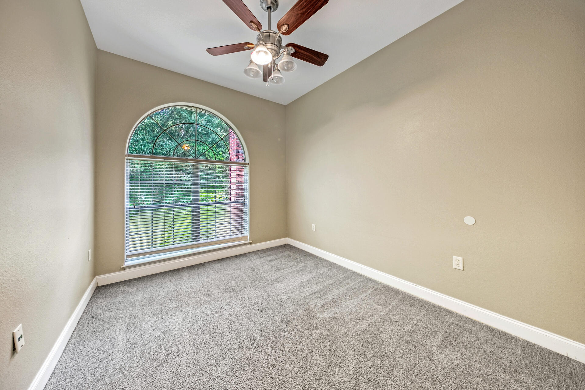 ROBLEDAL ESTATES UNIT 5 - Residential