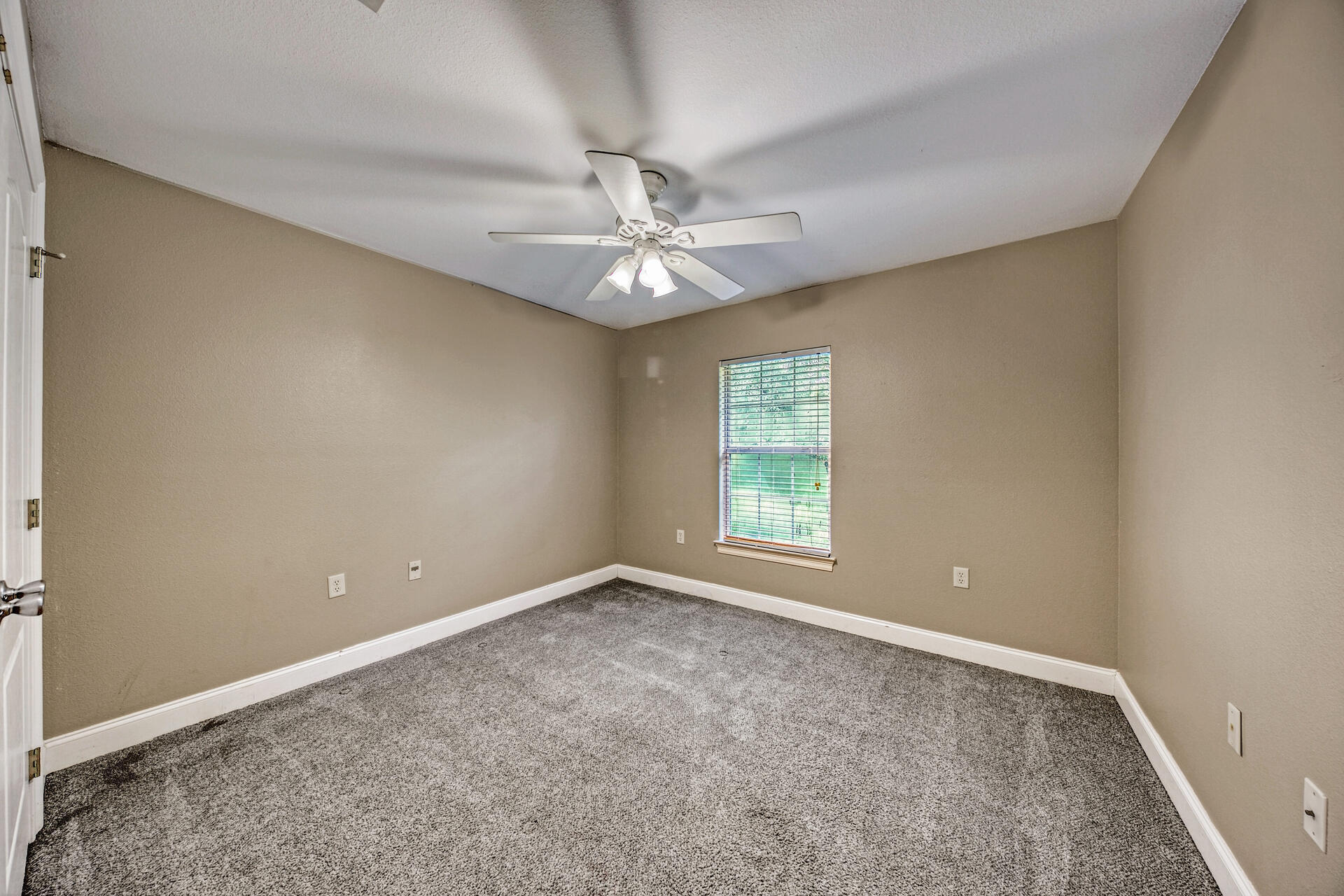 ROBLEDAL ESTATES UNIT 5 - Residential