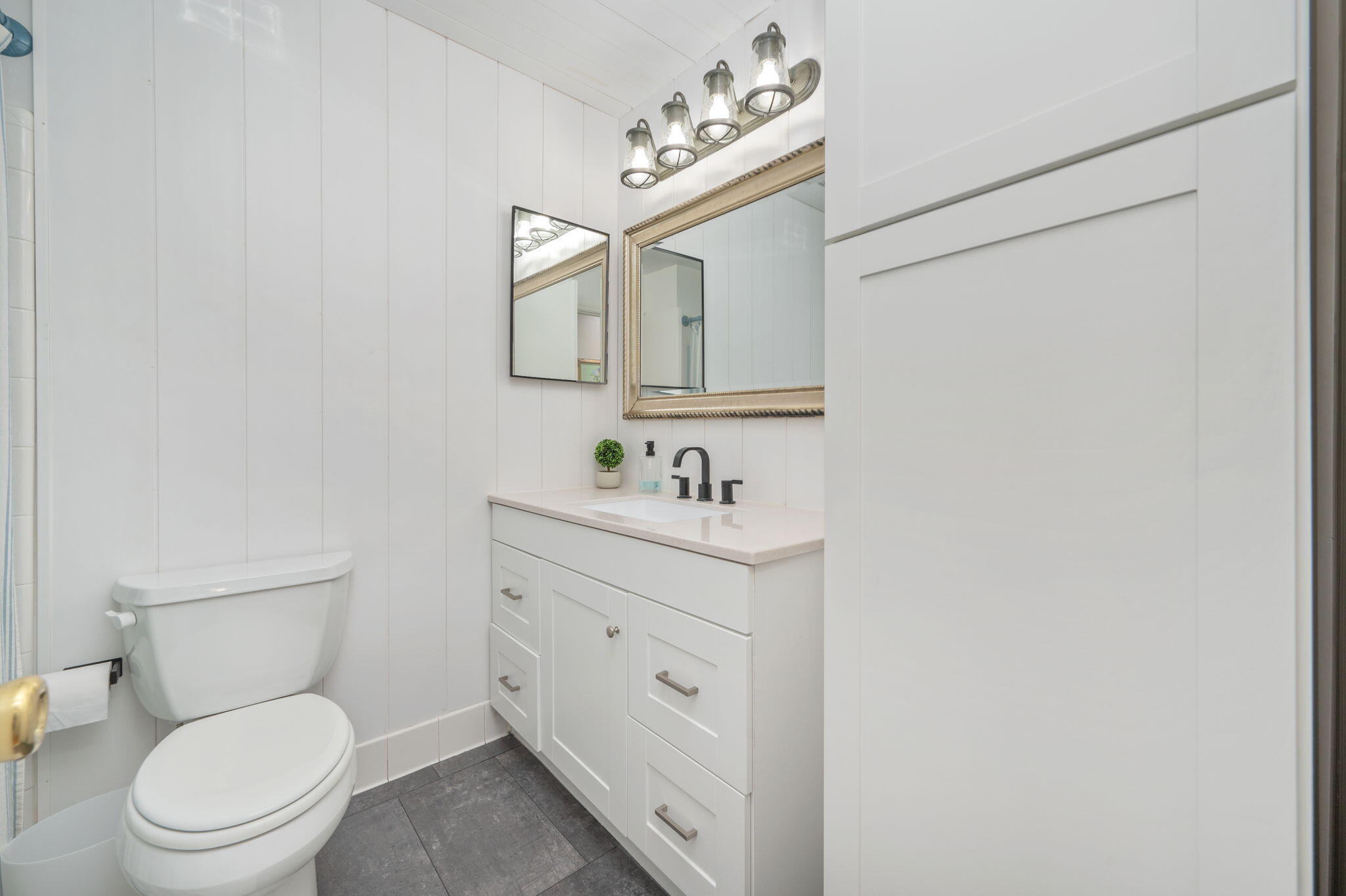 CAROL ANNE MANOR - Residential