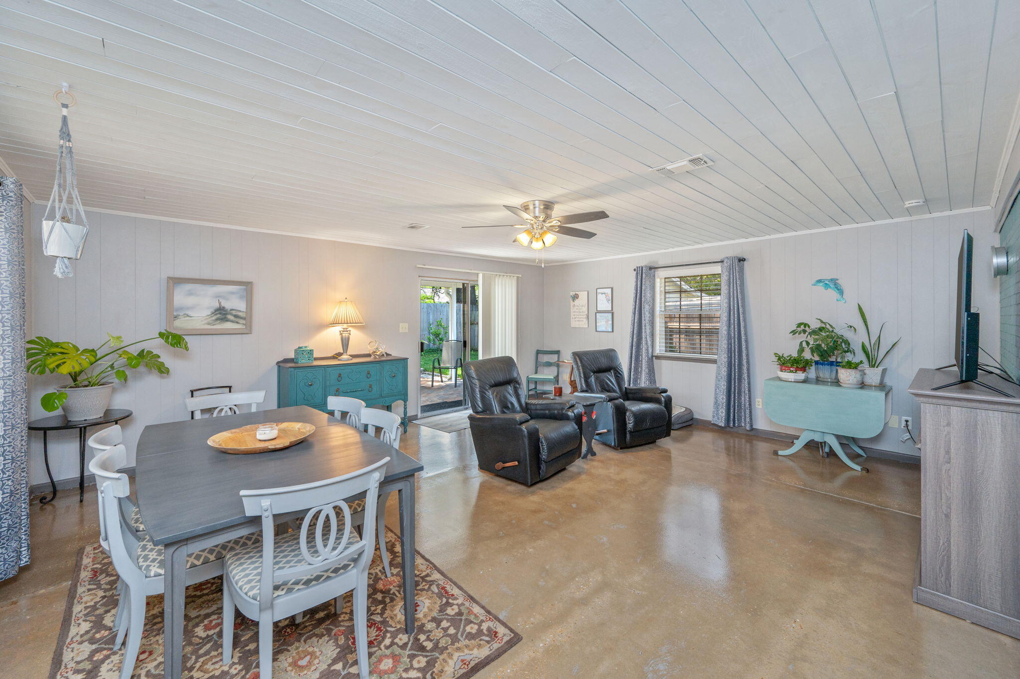 CAROL ANNE MANOR - Residential