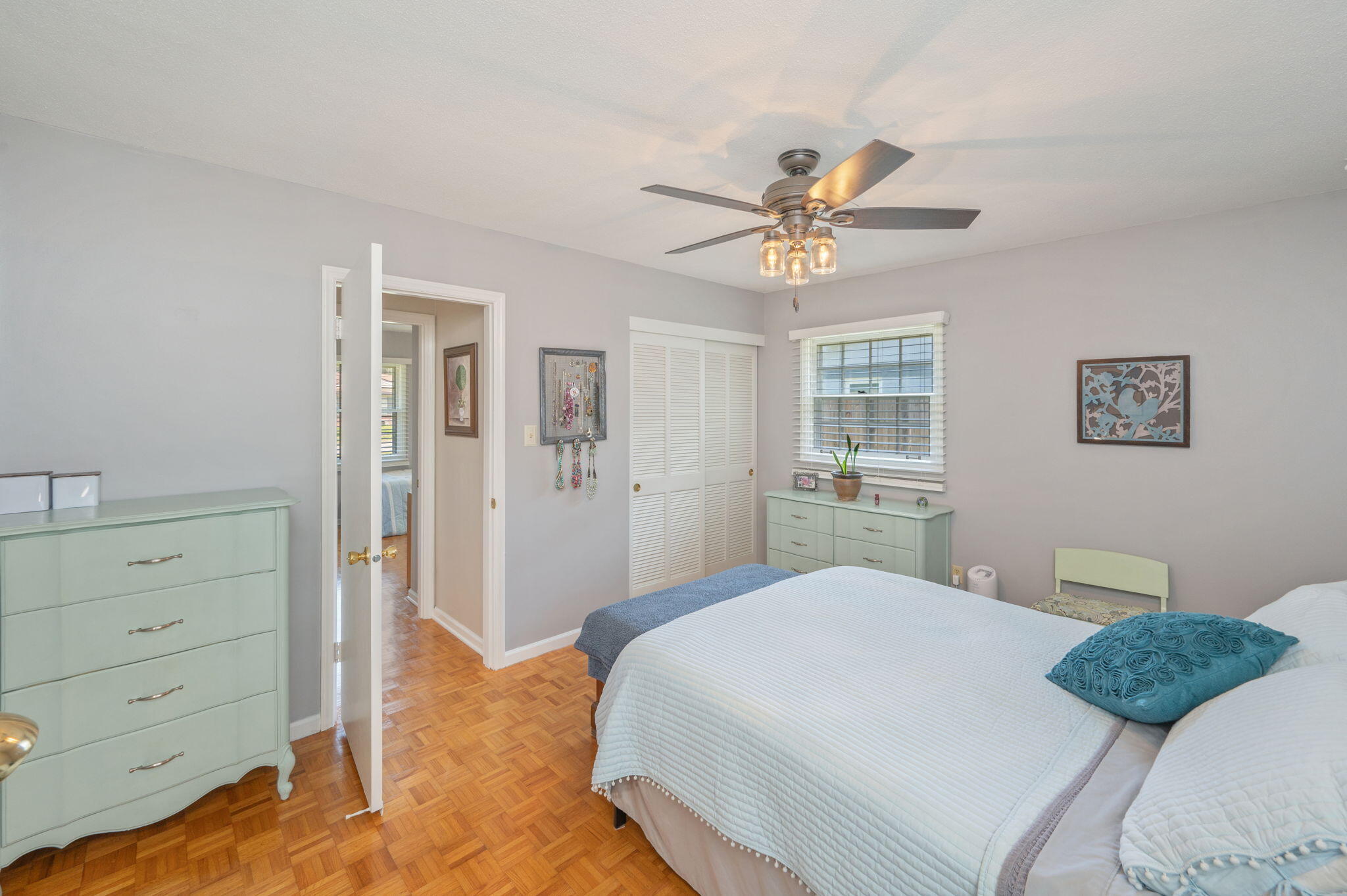 CAROL ANNE MANOR - Residential