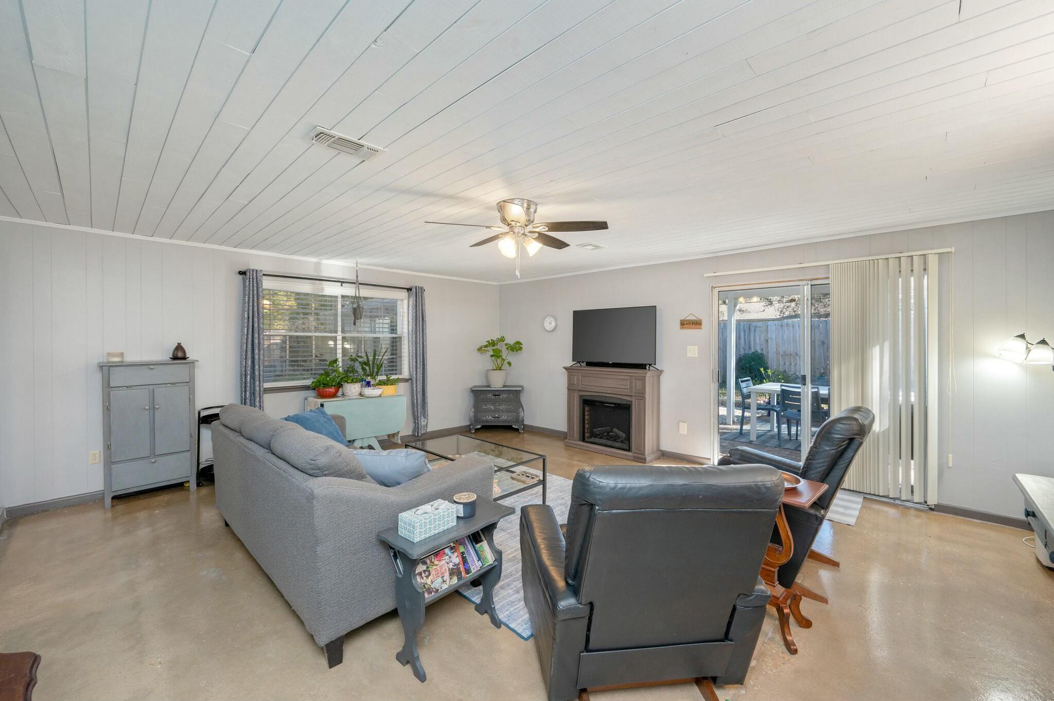 CAROL ANNE MANOR - Residential