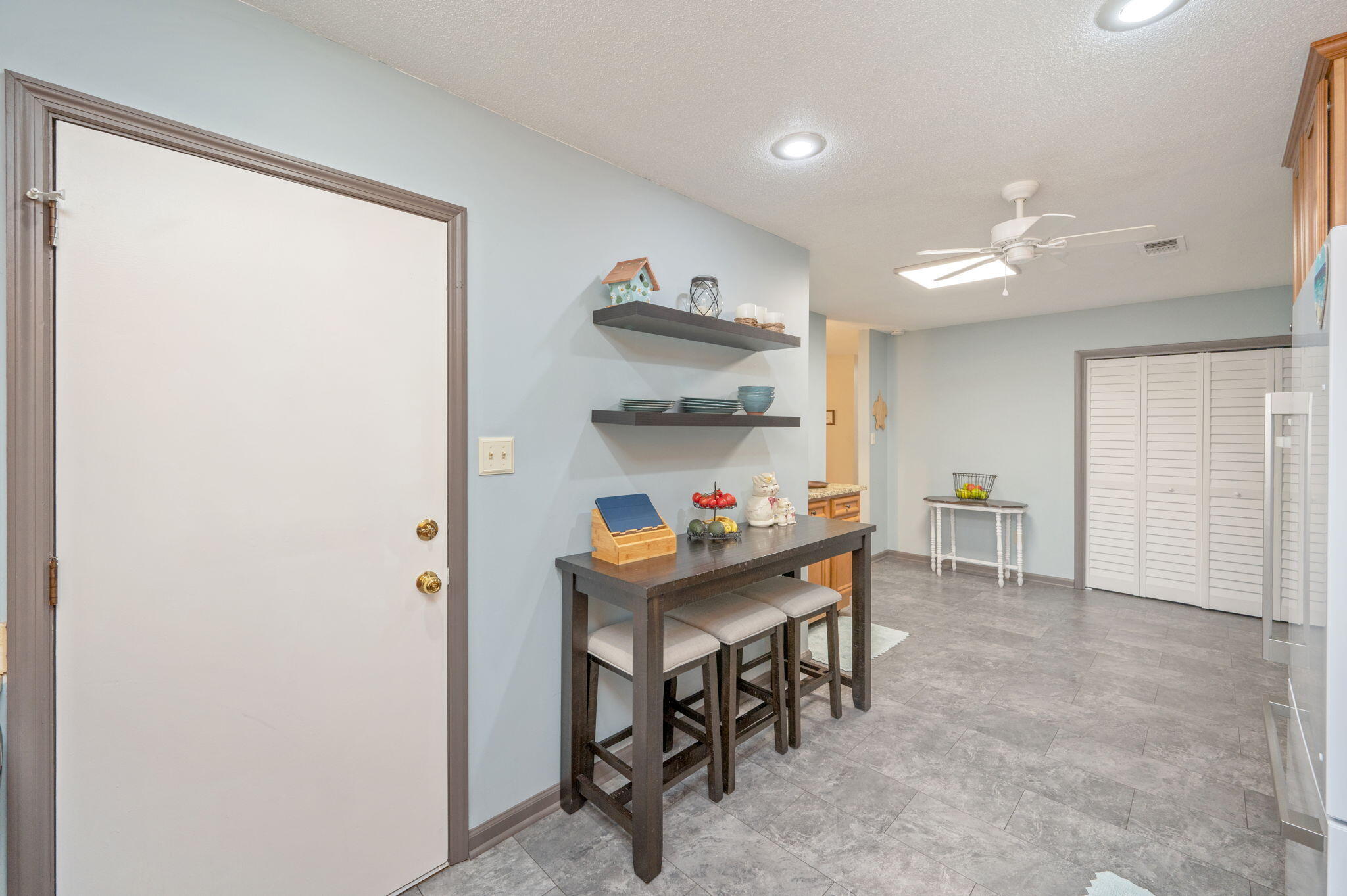 CAROL ANNE MANOR - Residential