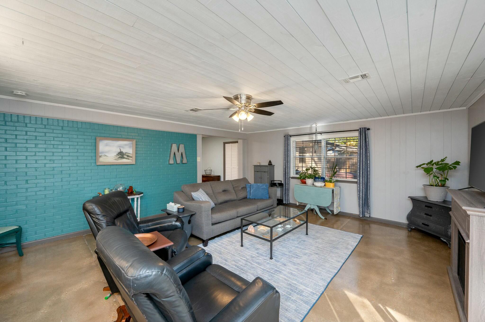 CAROL ANNE MANOR - Residential
