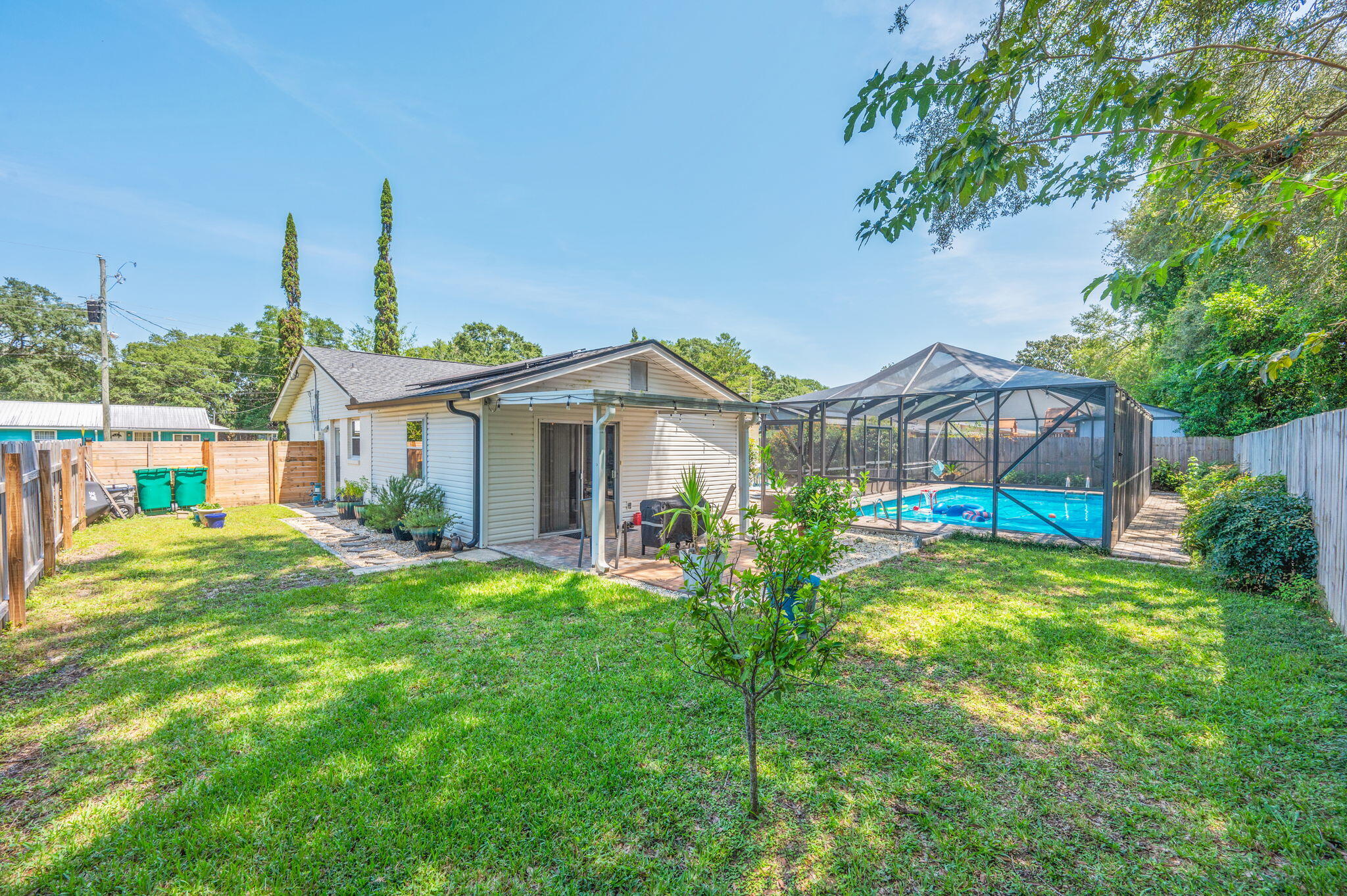 CAROL ANNE MANOR - Residential
