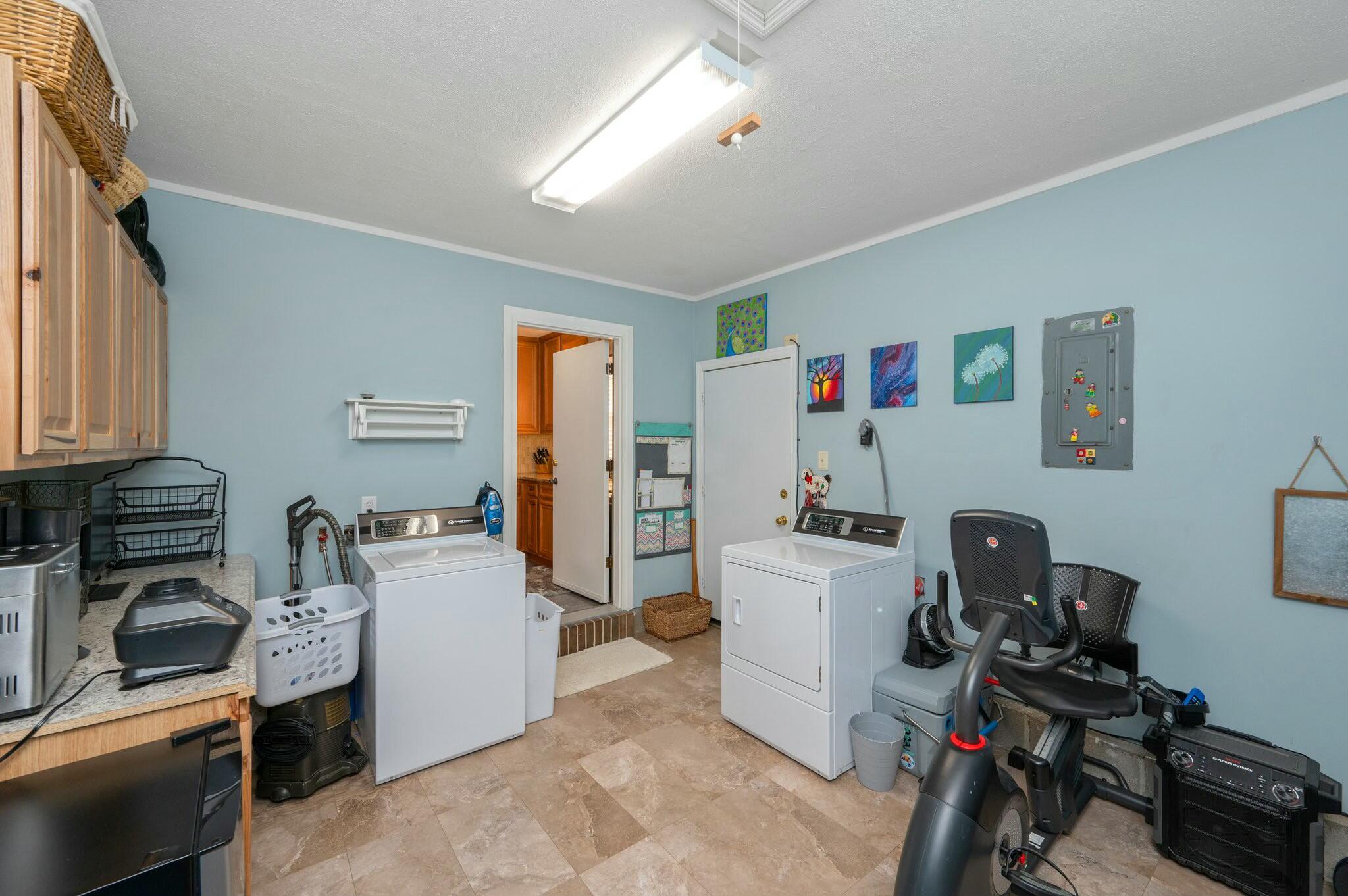 CAROL ANNE MANOR - Residential