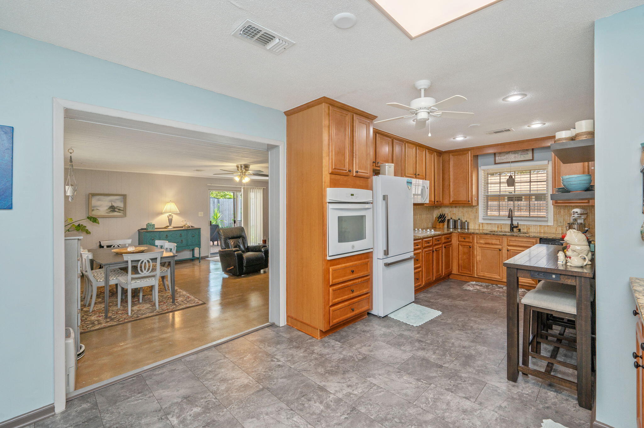 CAROL ANNE MANOR - Residential