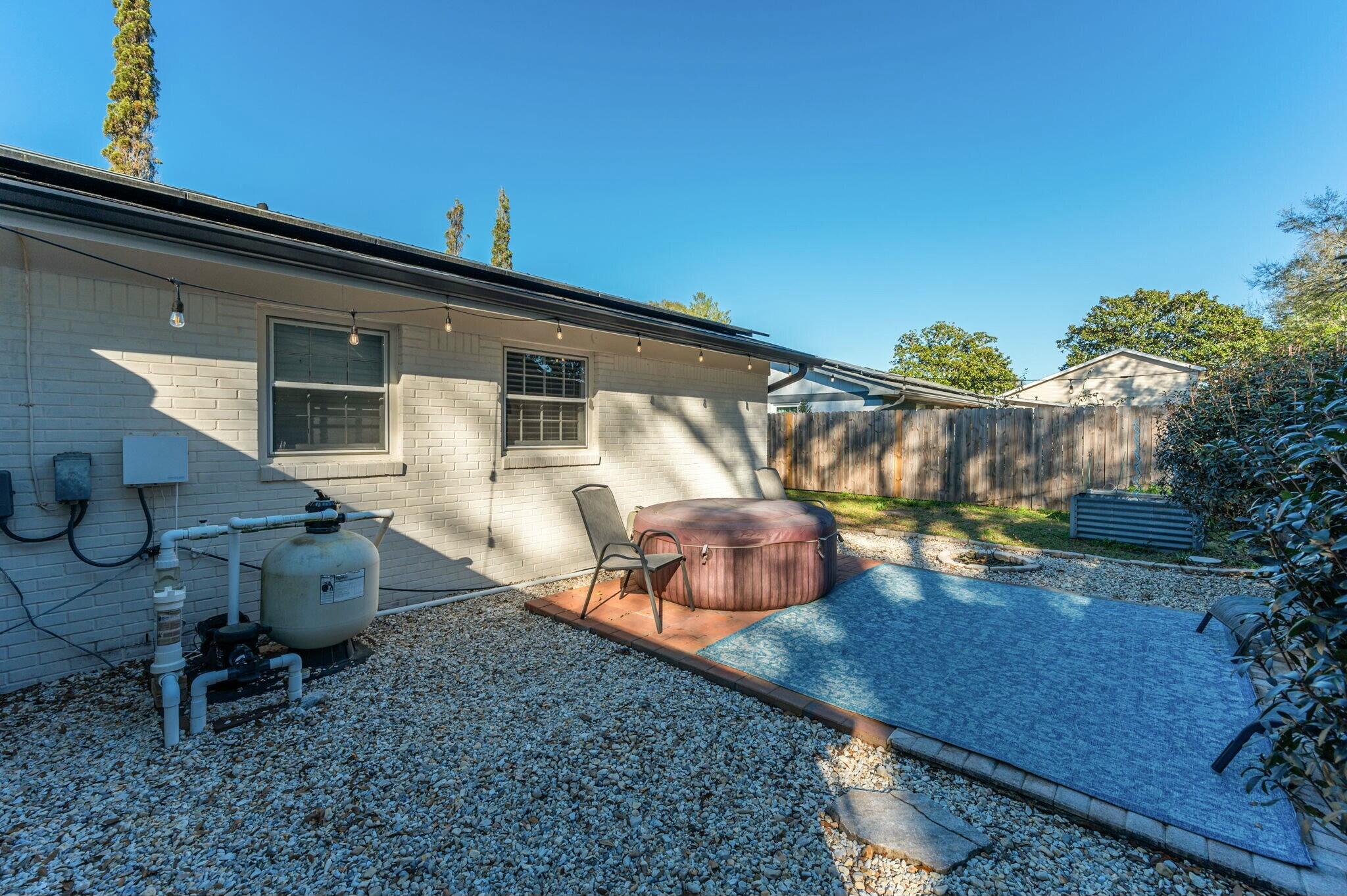 CAROL ANNE MANOR - Residential