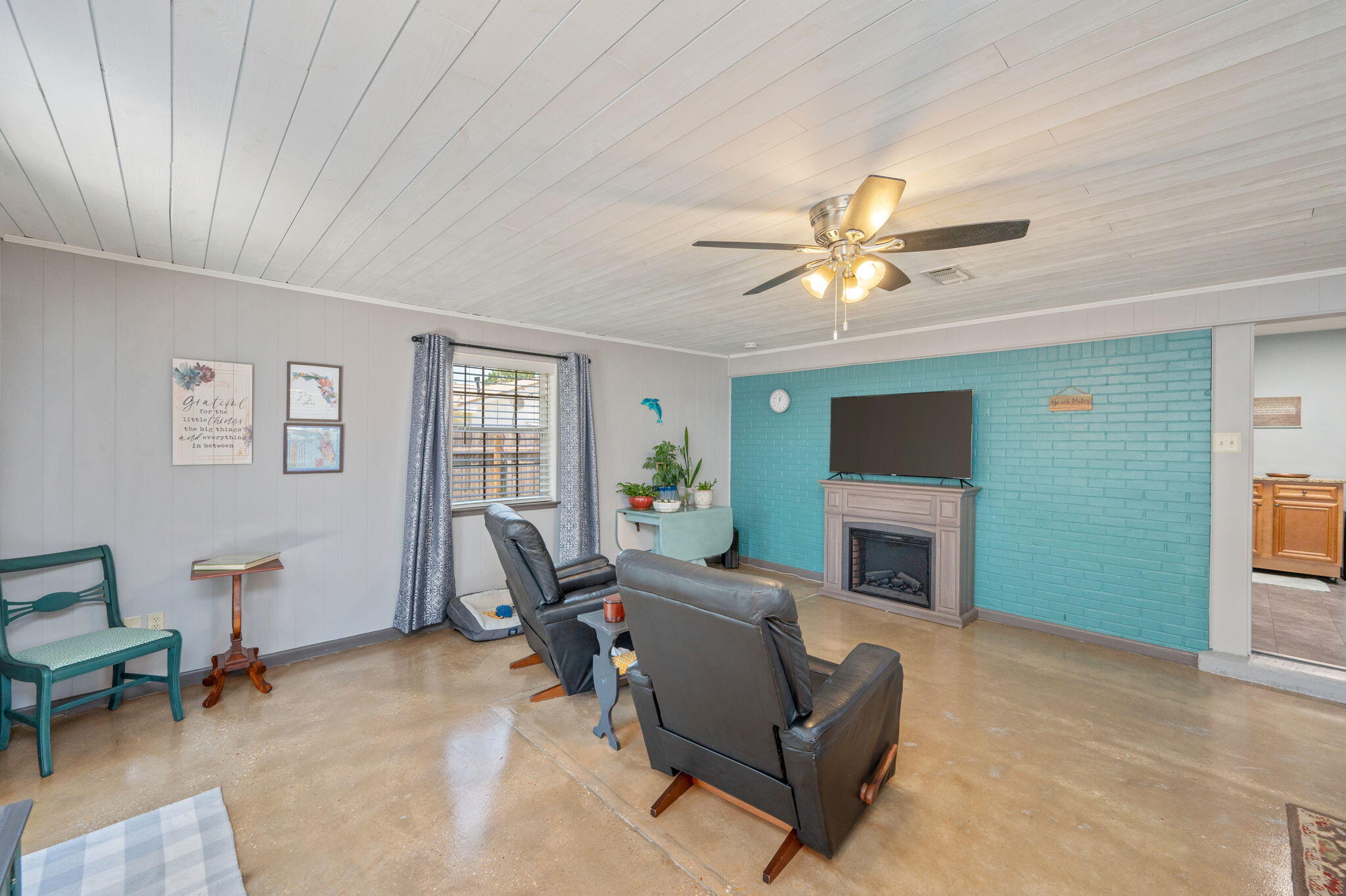 CAROL ANNE MANOR - Residential