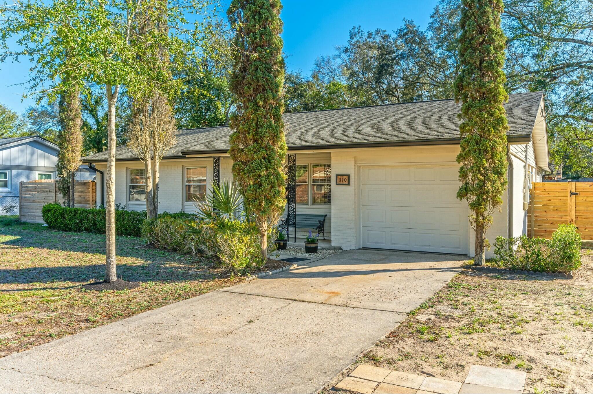 CAROL ANNE MANOR - Residential