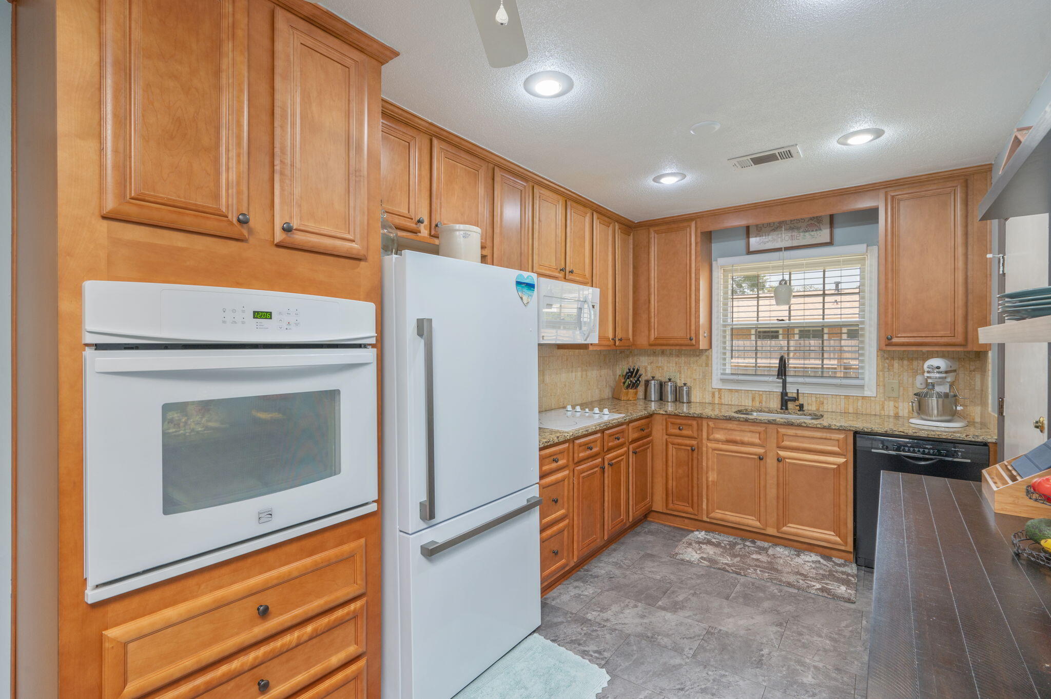 CAROL ANNE MANOR - Residential