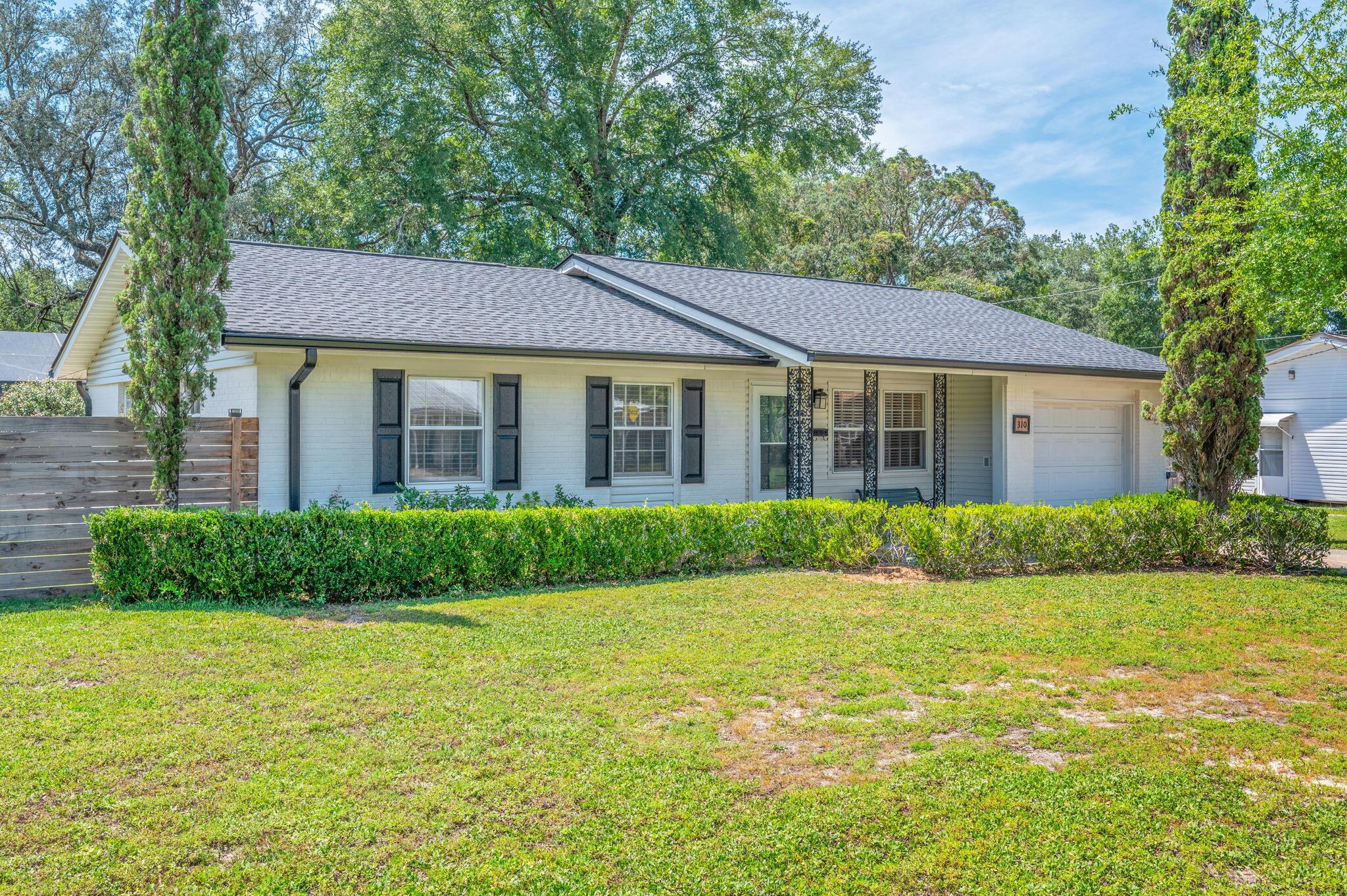 CAROL ANNE MANOR - Residential