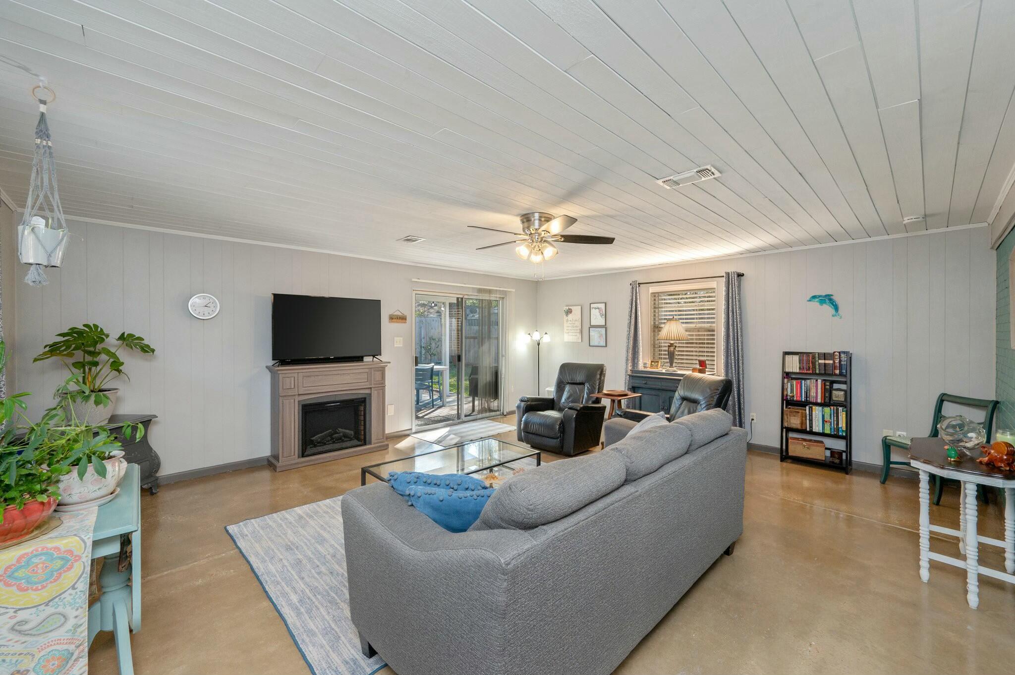 CAROL ANNE MANOR - Residential