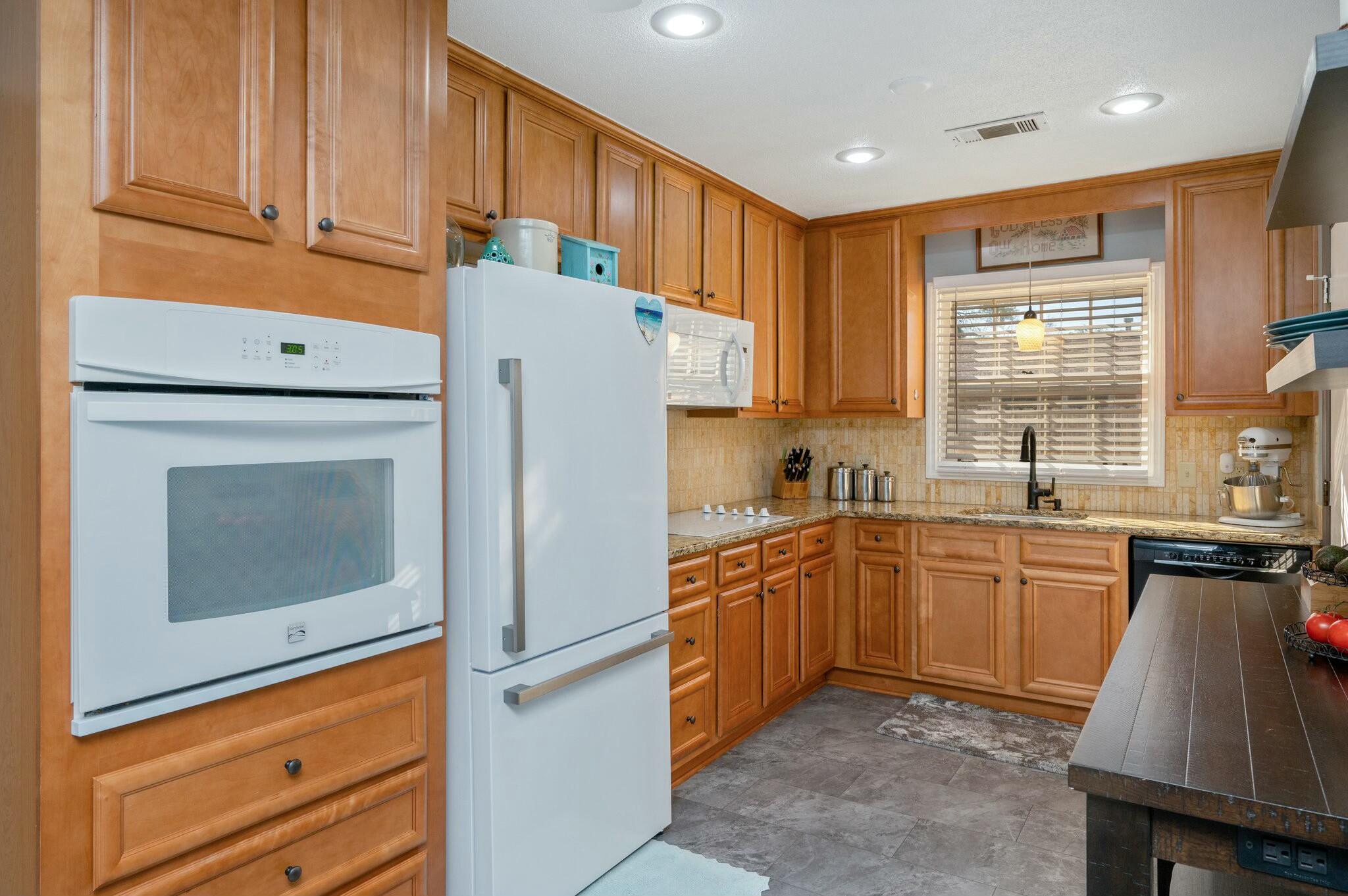 CAROL ANNE MANOR - Residential