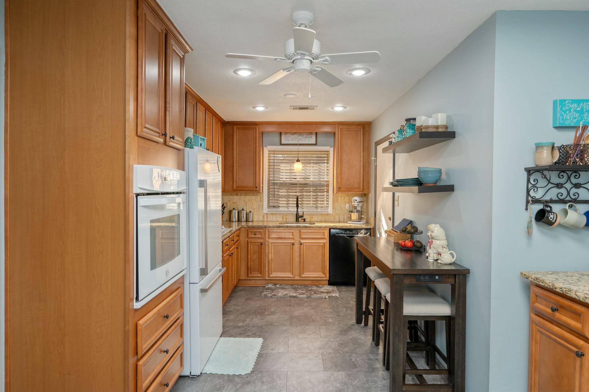 CAROL ANNE MANOR - Residential