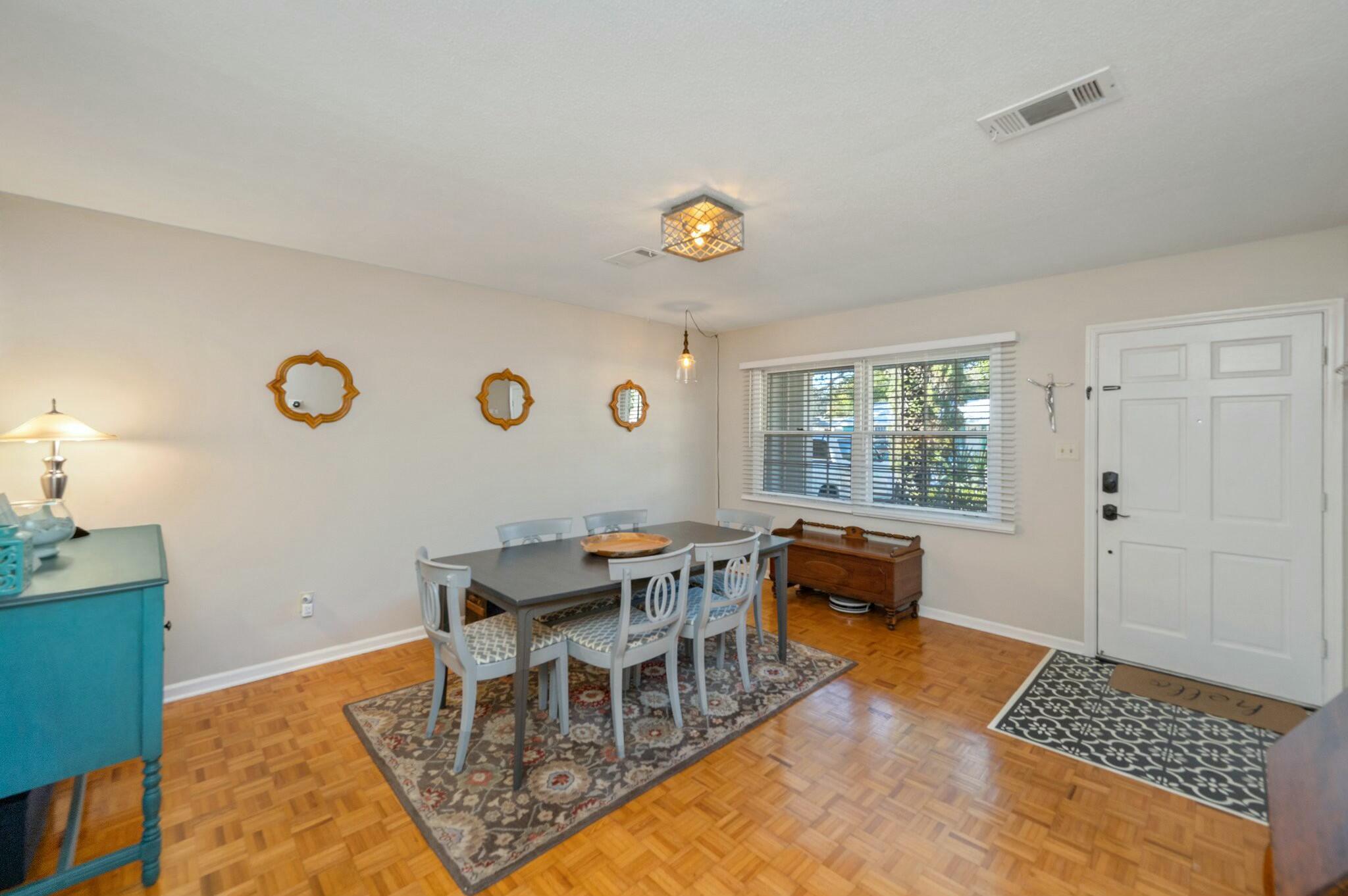 CAROL ANNE MANOR - Residential