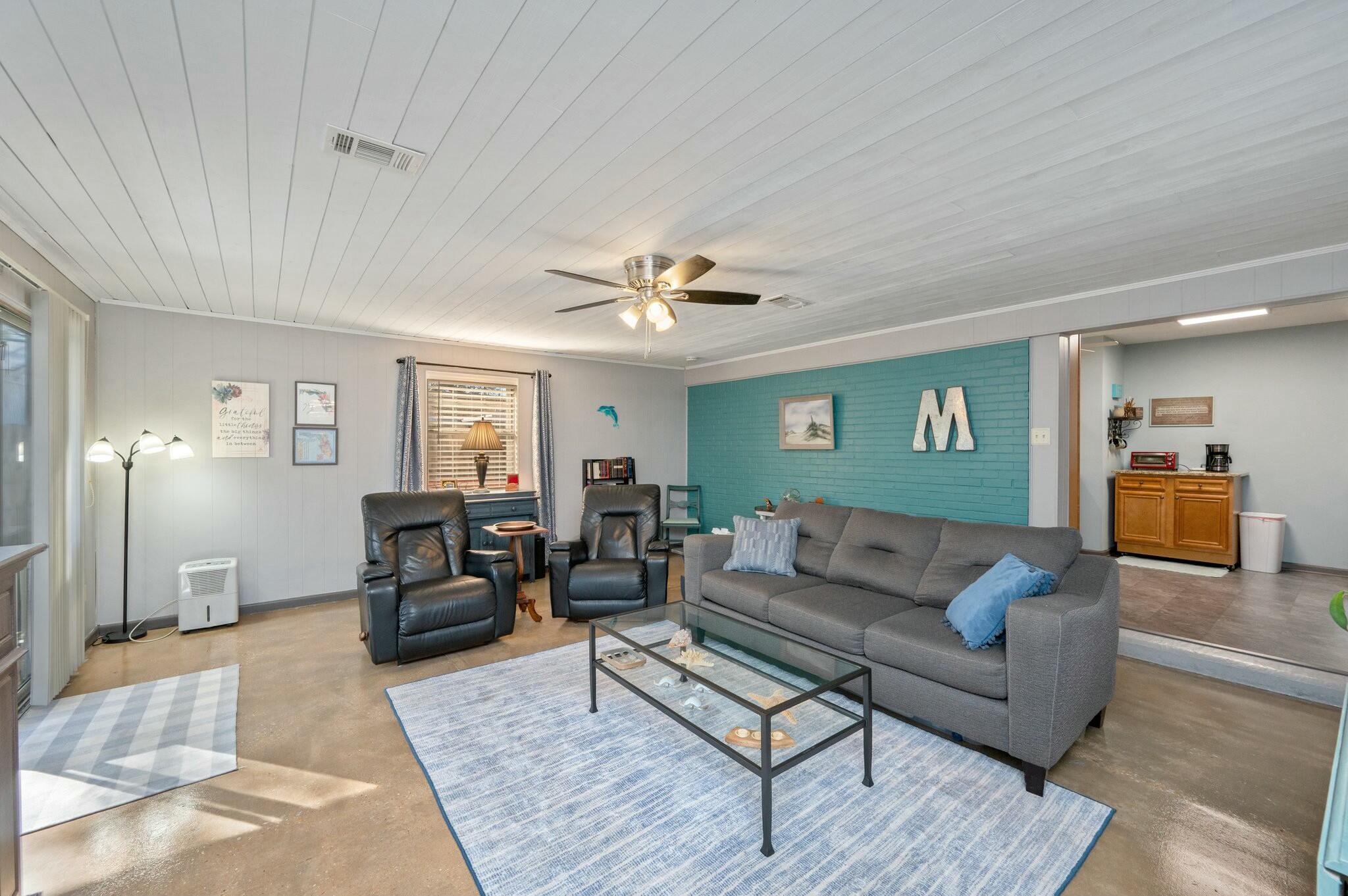 CAROL ANNE MANOR - Residential