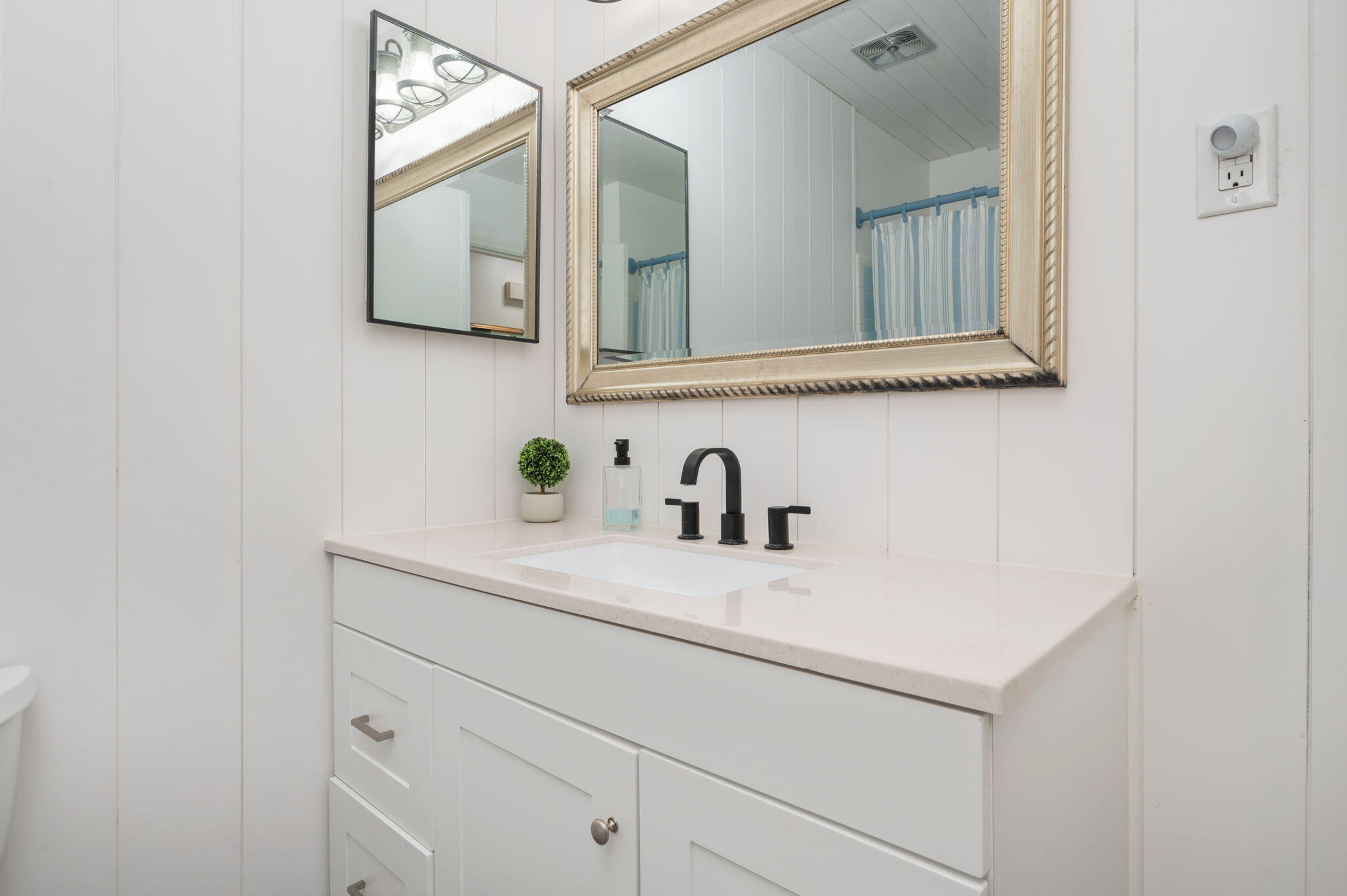 CAROL ANNE MANOR - Residential