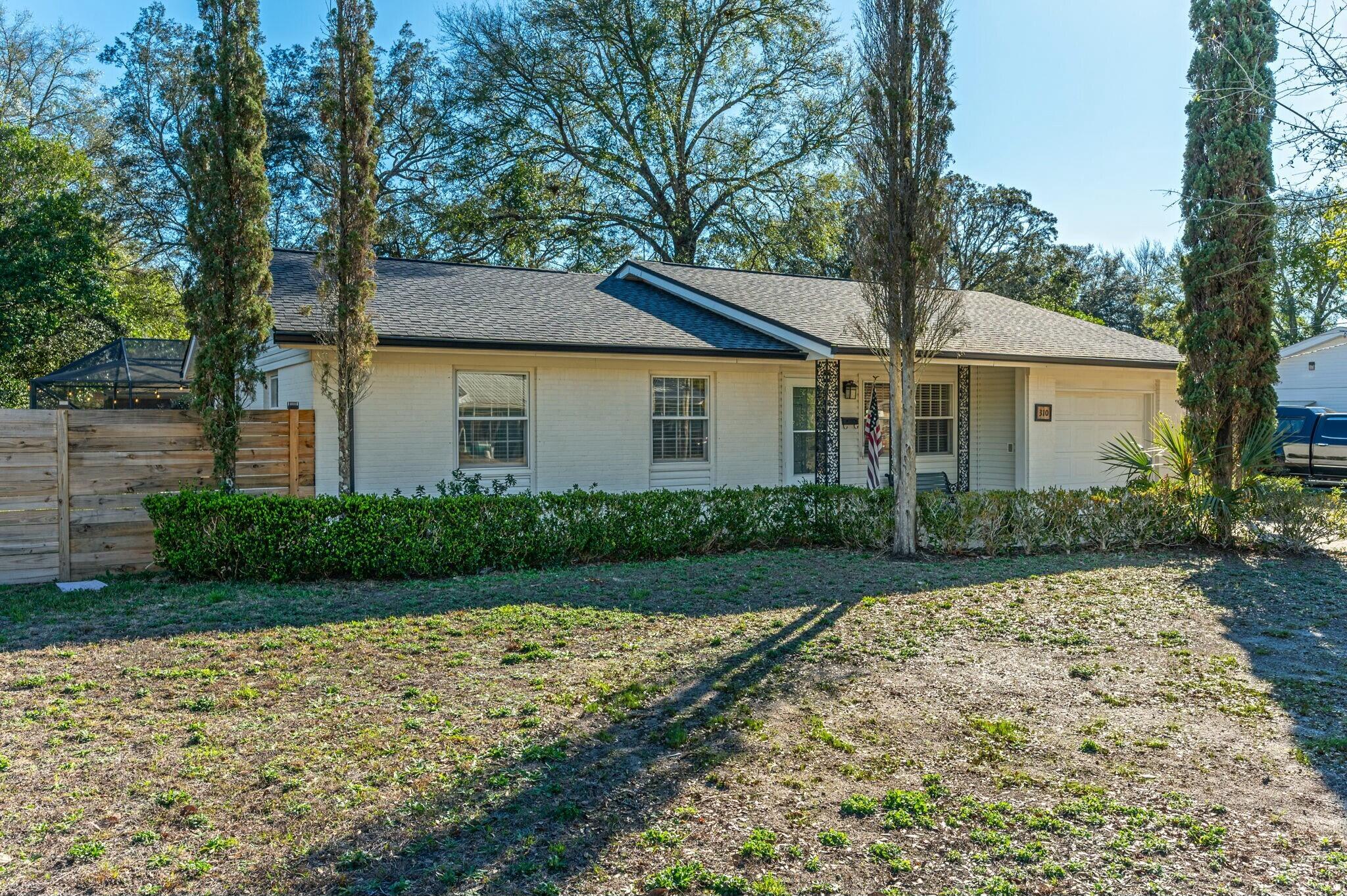 CAROL ANNE MANOR - Residential