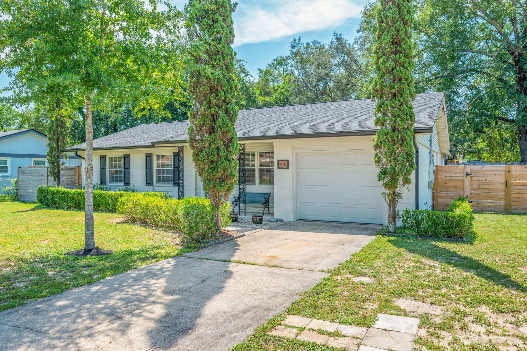 CAROL ANNE MANOR - Residential