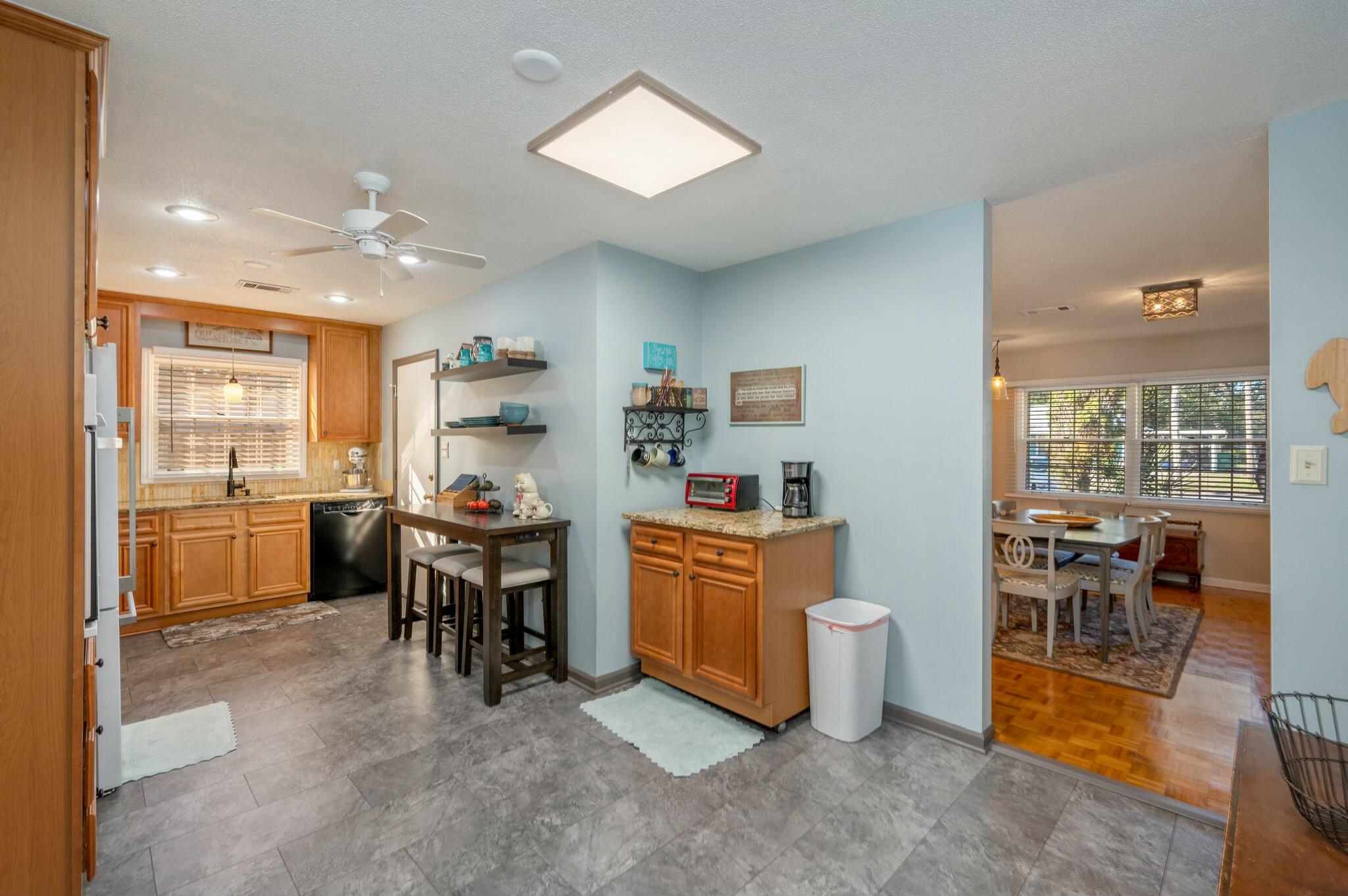 CAROL ANNE MANOR - Residential