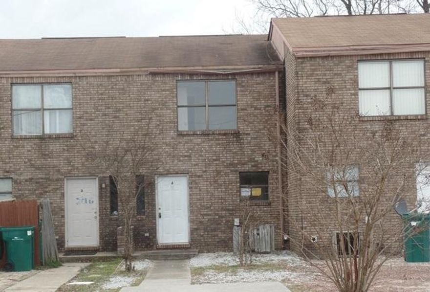 REO ~ Awesome Opportunity in the Heart of Destin! This 2 Bd / 1.5 Ba town home offers lots of potential for first time home buyer looking to earn sweat equity. Don't miss out on all this home has to offer. This property is eligible under the Freddie Mac First Look Initiative through March 21, 2016.