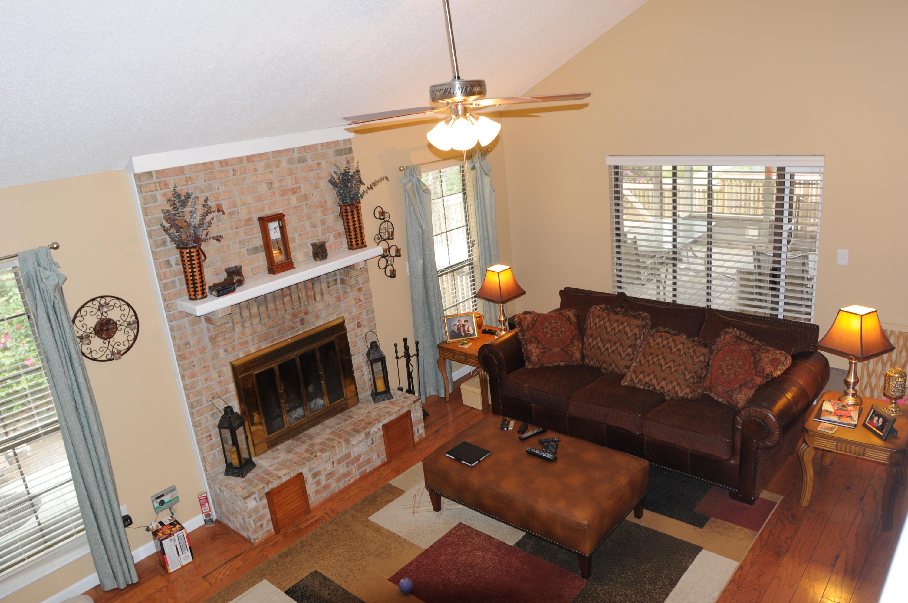 PINEWOOD ESTATES 2 - Residential Lease